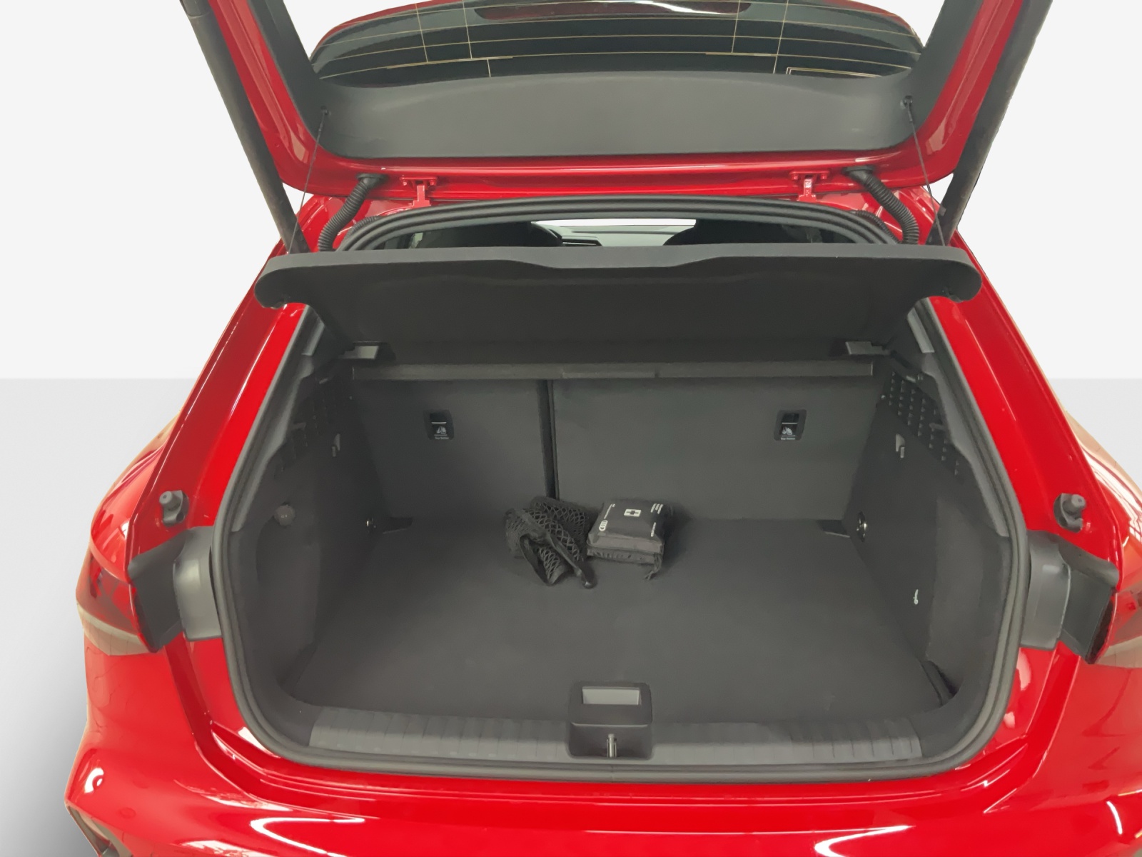 AUDI A3 Sportback TFSI 110 kW S line Attraction S tronic-image-12