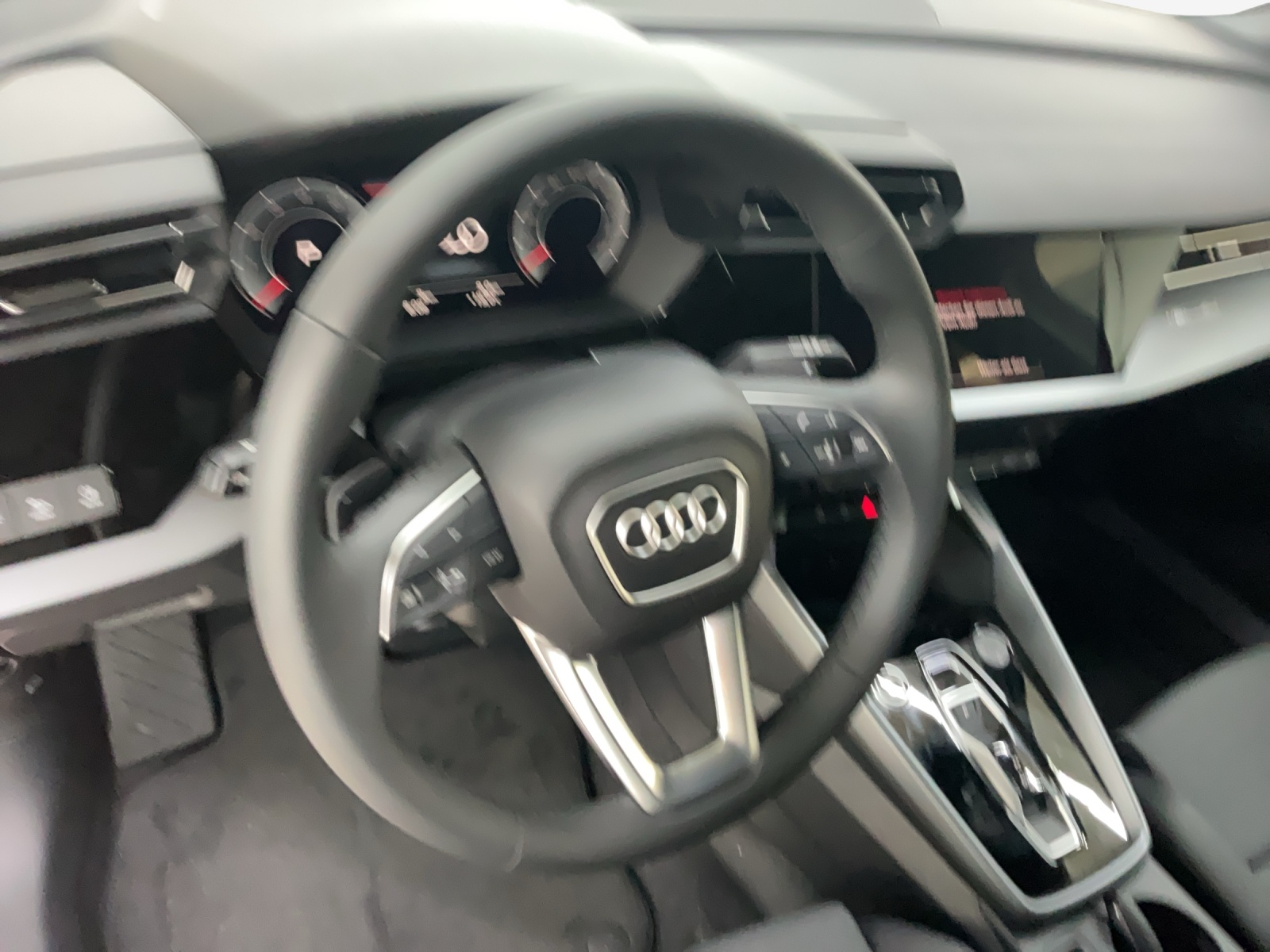 AUDI A3 Sportback TFSI 110 kW S line Attraction S tronic-image-9