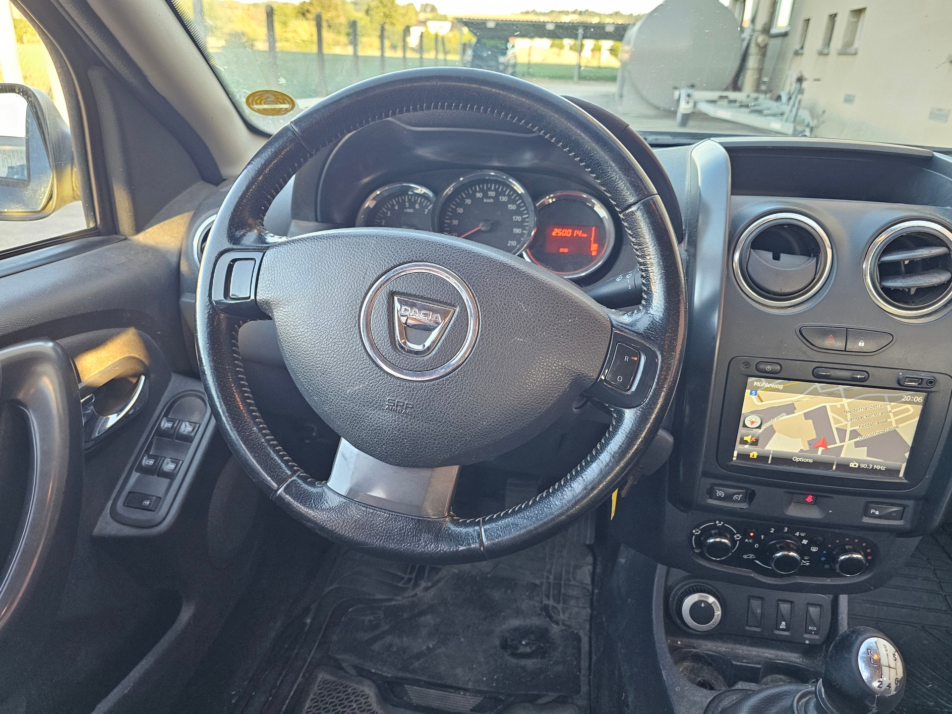DACIA Duster 1.5 dCi Celebration 4x4-image-12