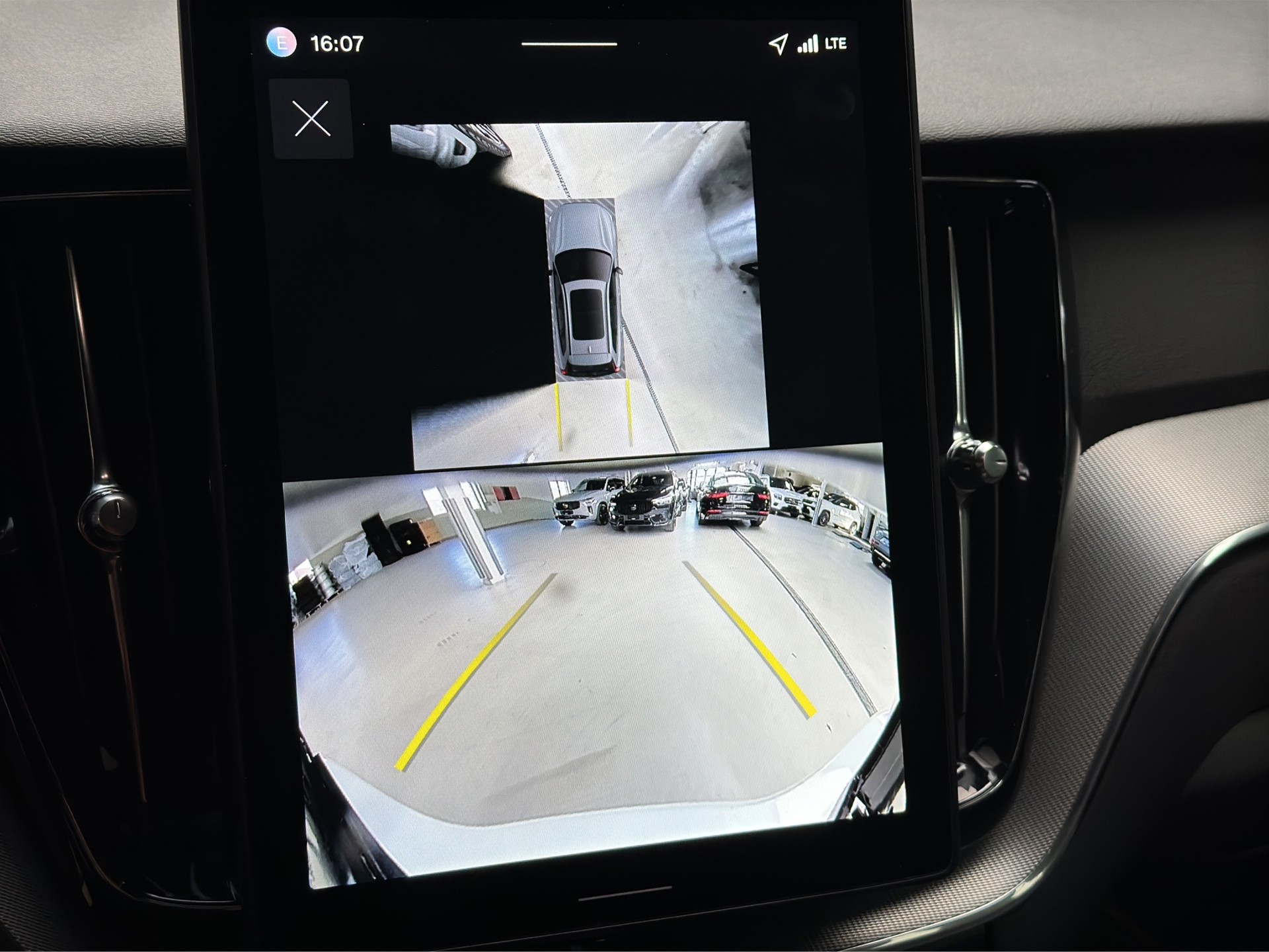 VOLVO XC60 T6 AWD PluginHybrid Black Edition Geartronic-image-12