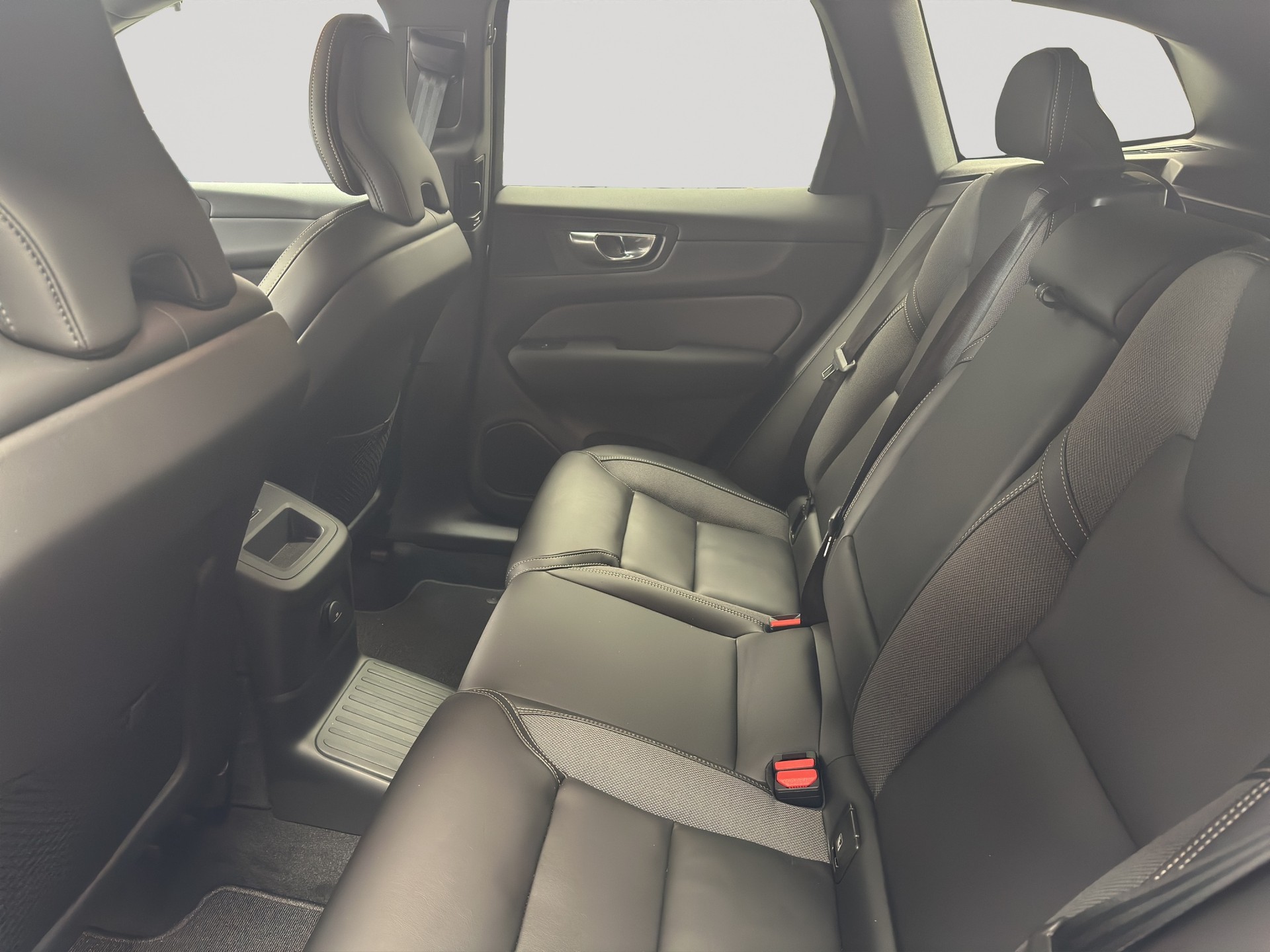 VOLVO XC60 T6 AWD PluginHybrid Black Edition Geartronic-image-6