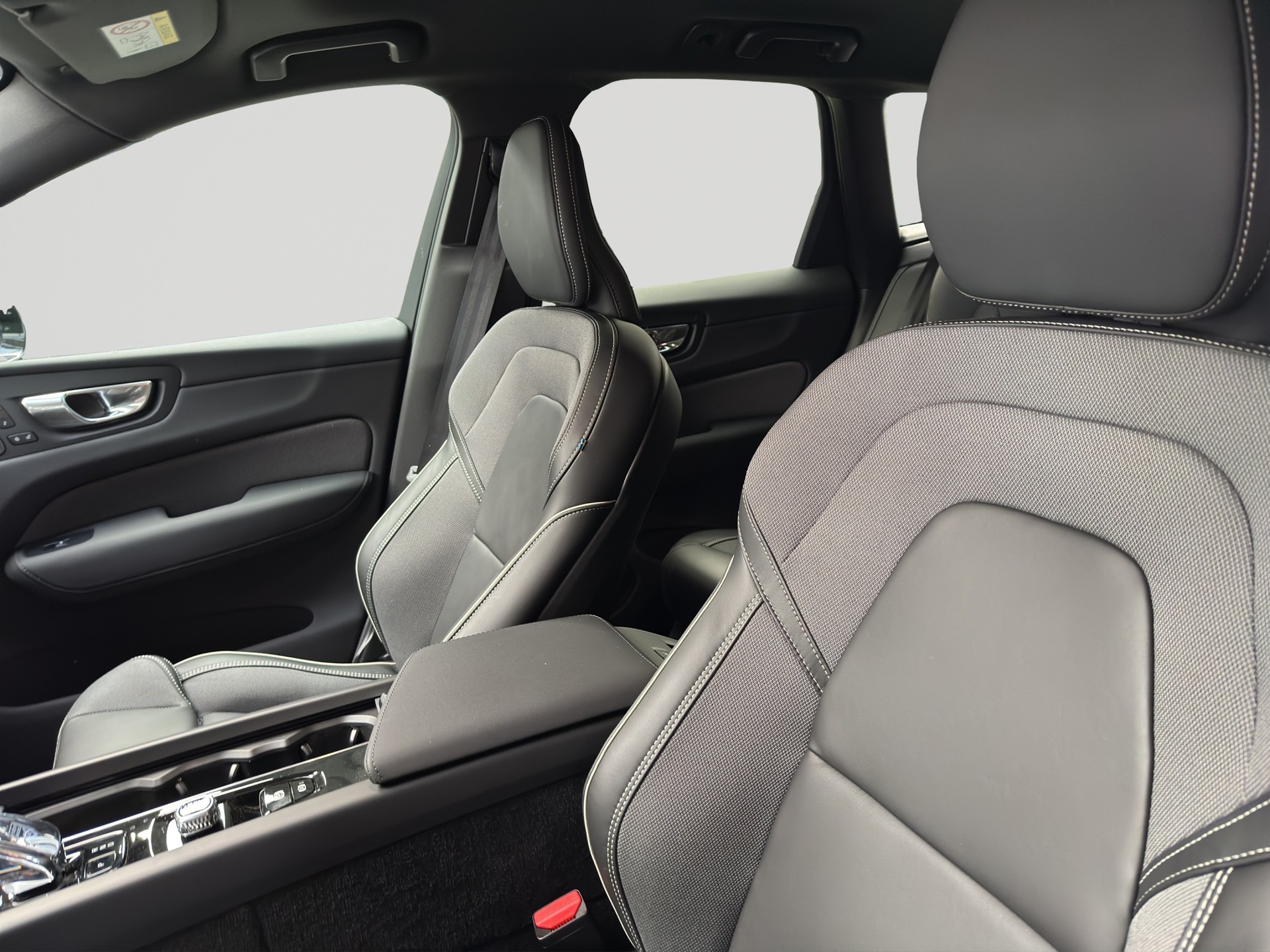 VOLVO XC60 T6 AWD PluginHybrid Black Edition Geartronic-image-5