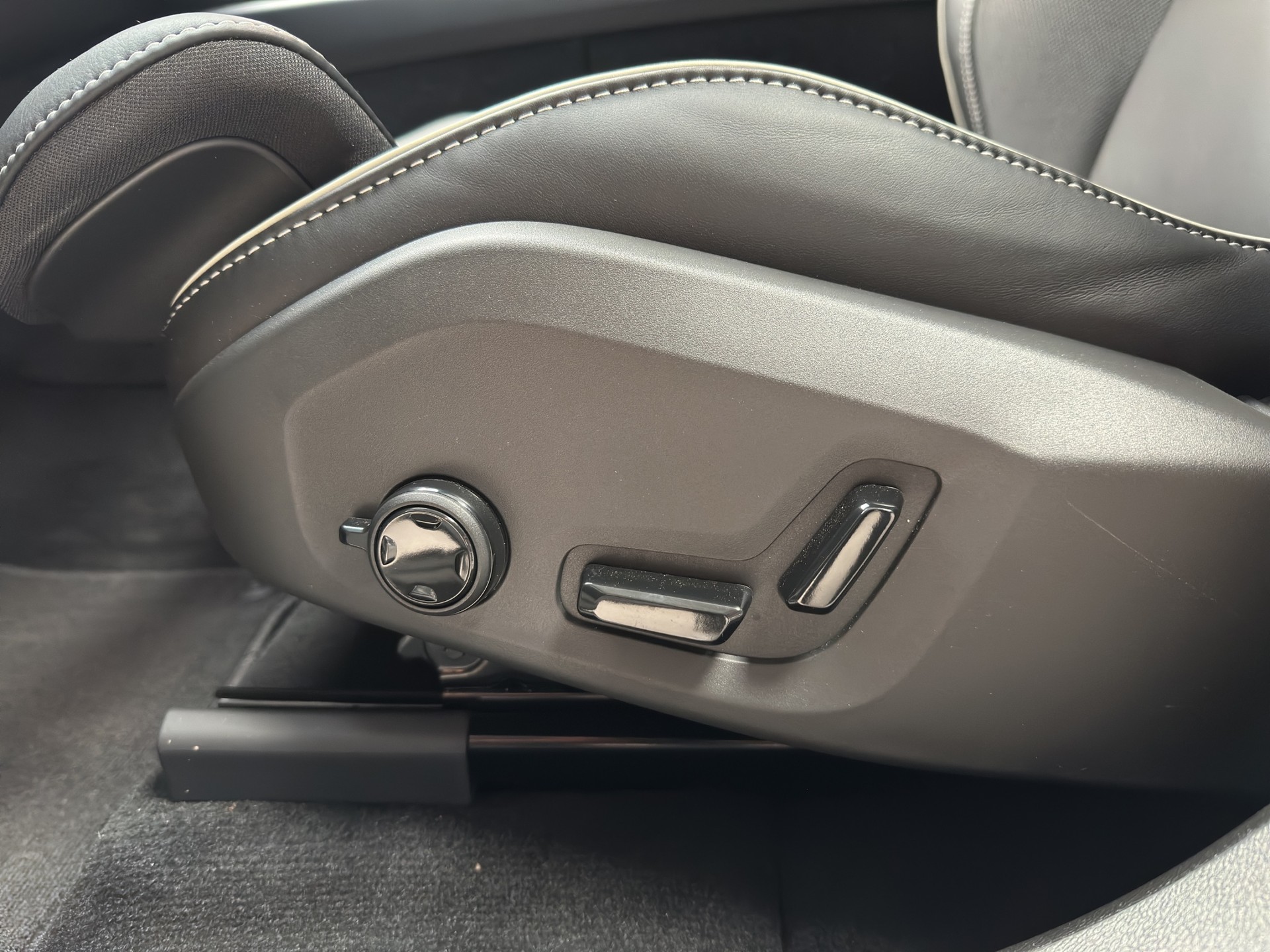 VOLVO XC60 T6 AWD PluginHybrid Black Edition Geartronic-image-9