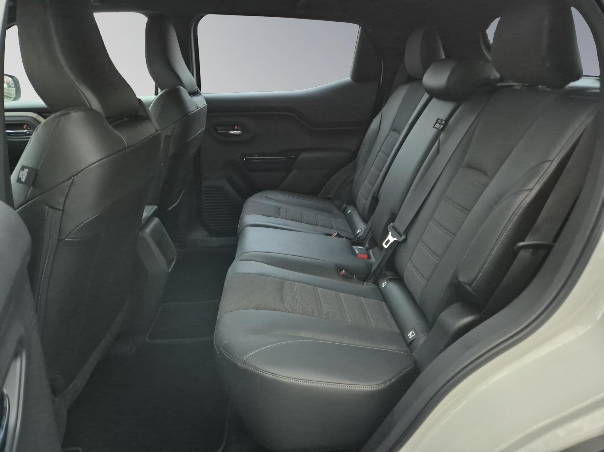 SUZUKI e Vitara Compact Top 4x4-image-16