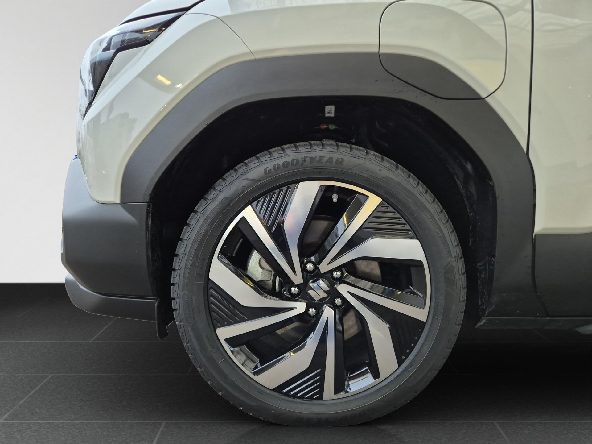 SUZUKI e Vitara Compact Top 4x4-image-18