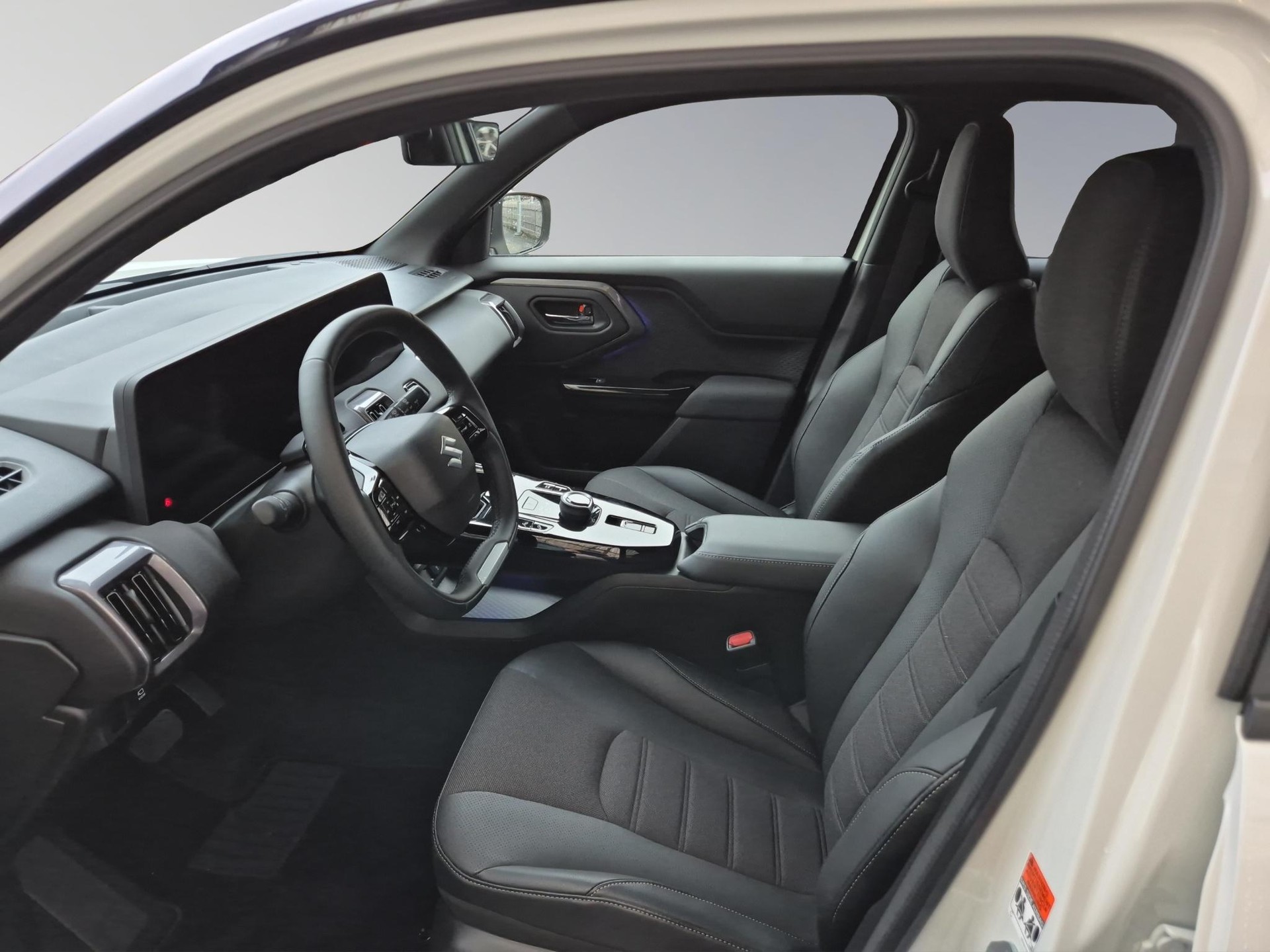 SUZUKI e Vitara Compact Top 4x4-image-8