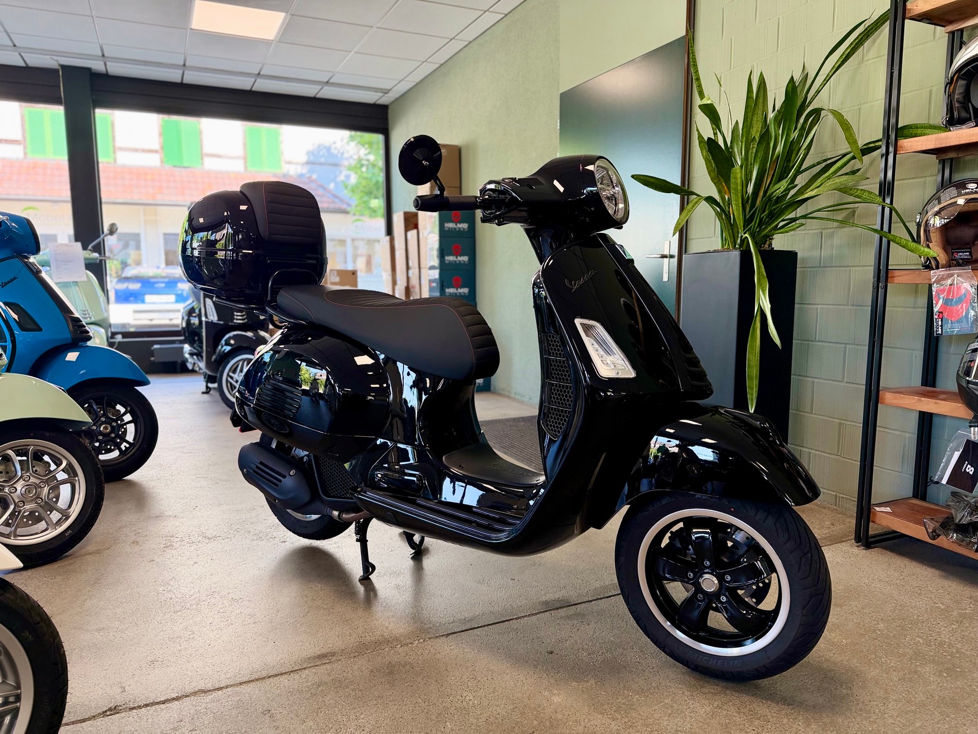 PIAGGIO Vespa GTS 125 Super ABS-image-1
