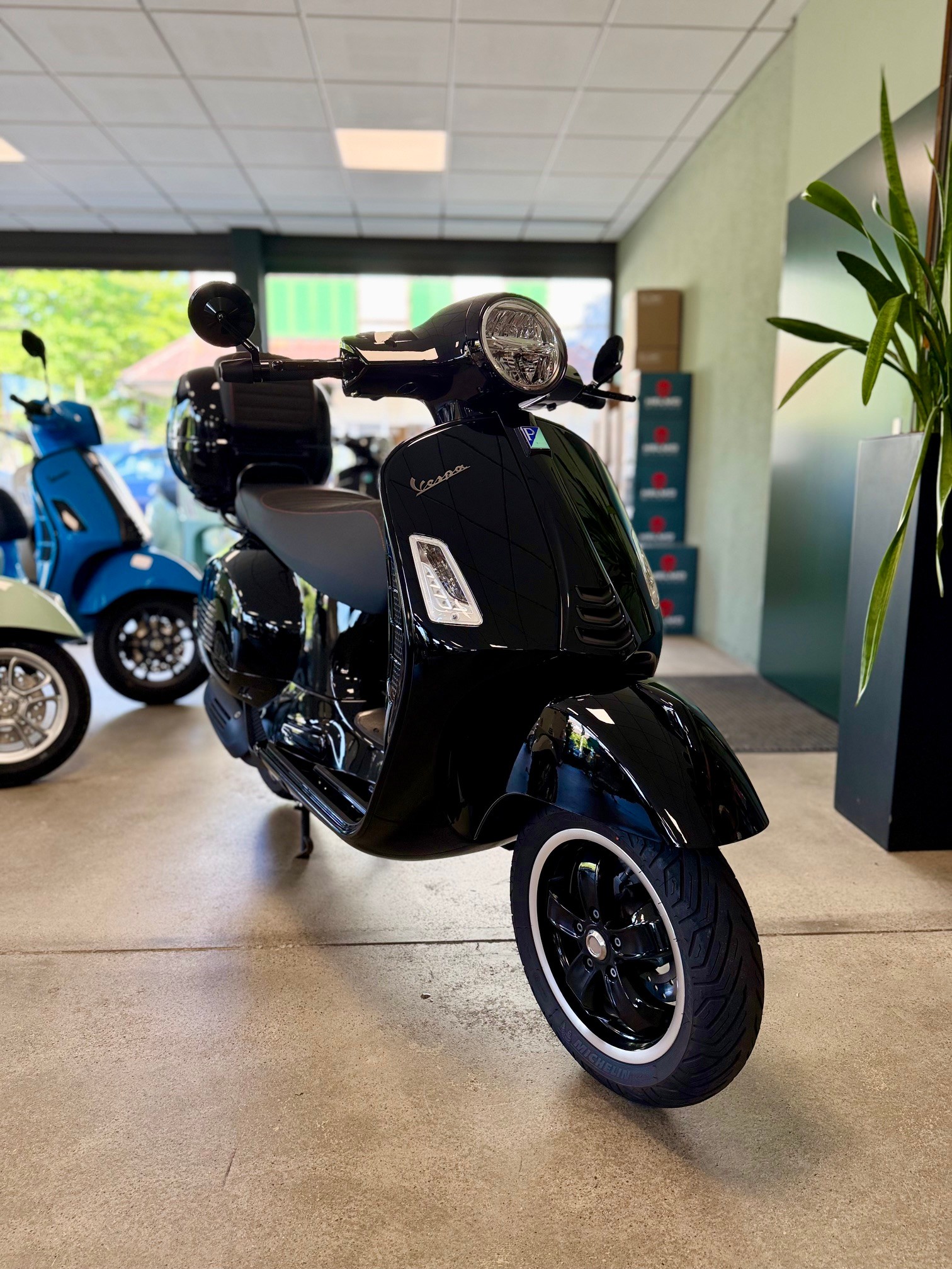 PIAGGIO Vespa GTS 125 Super ABS-image-0