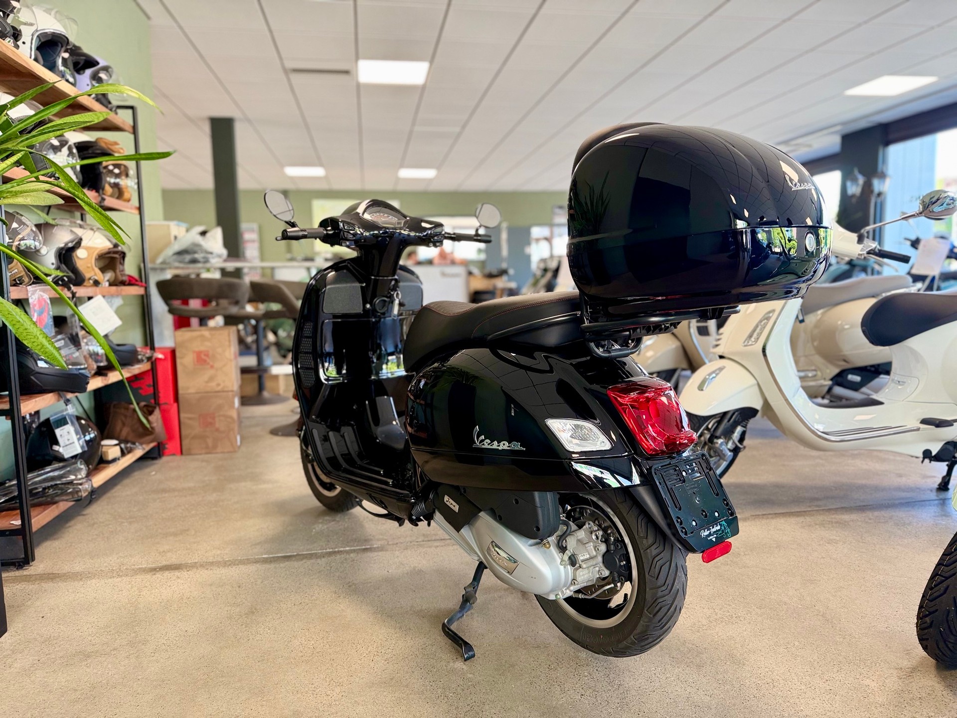 PIAGGIO Vespa GTS 125 Super ABS-image-4