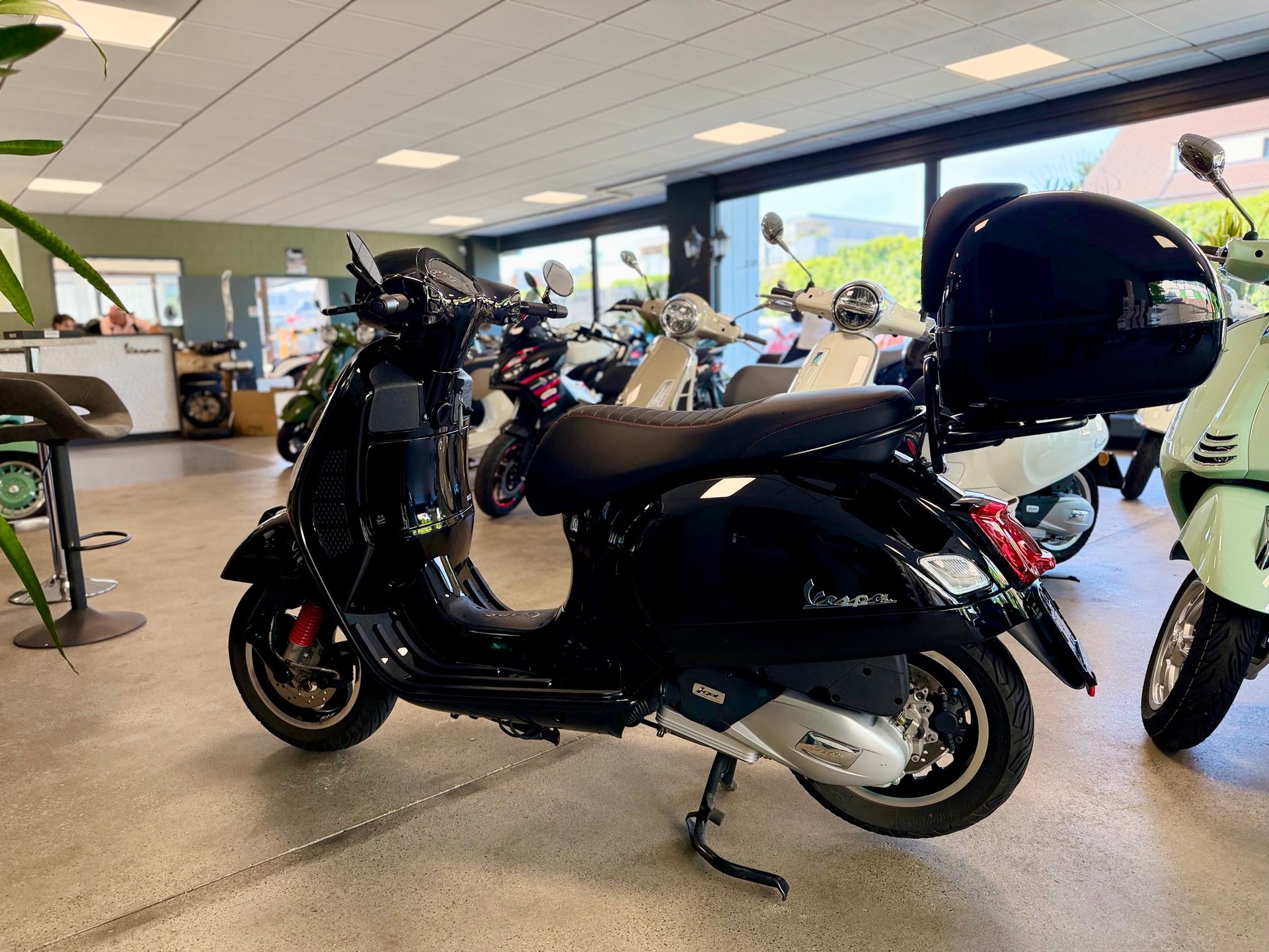 PIAGGIO Vespa GTS 125 Super ABS-image-5