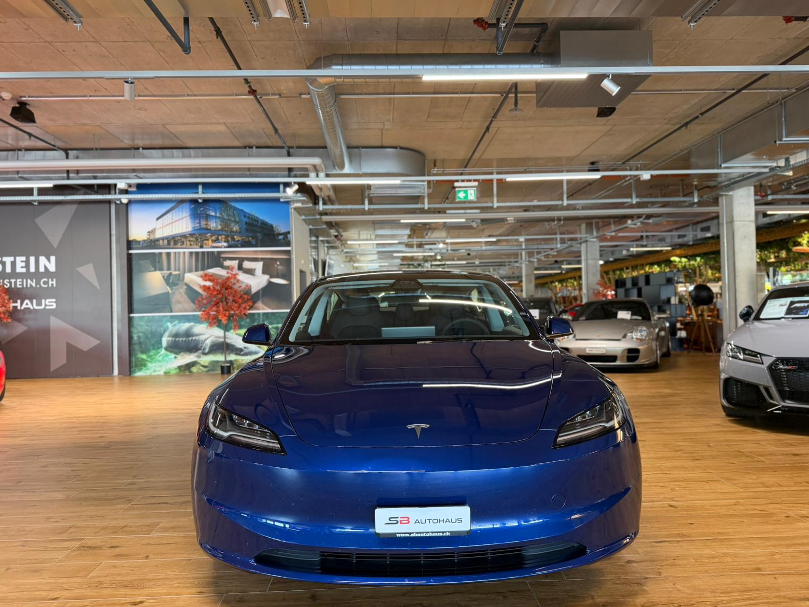 TESLA Model 3 RWD-showroom-element-1