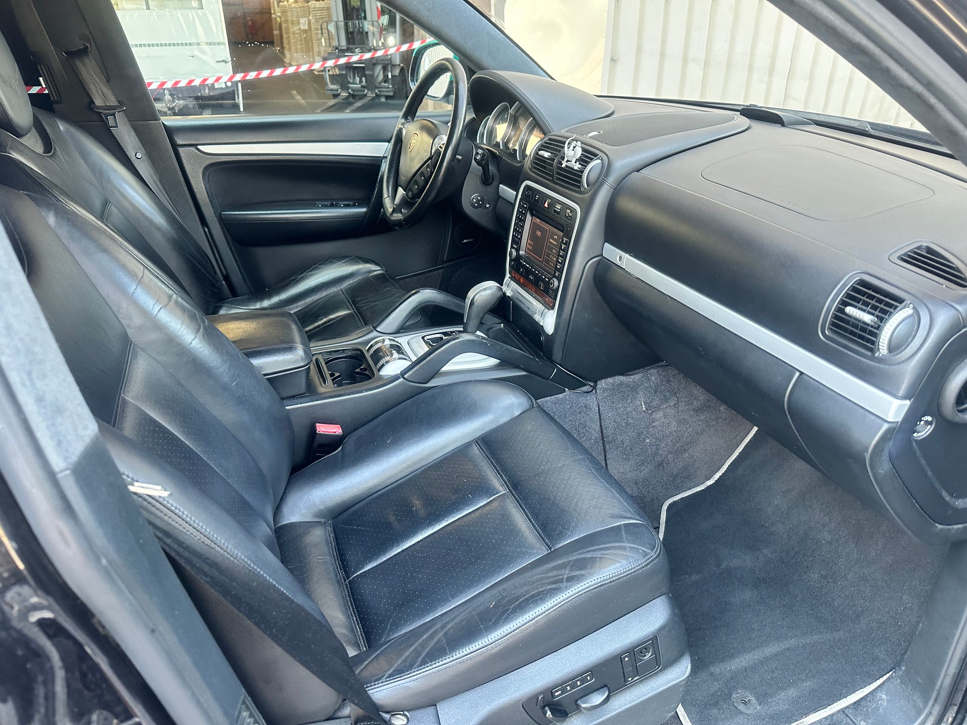 PORSCHE Cayenne Turbo-image-15
