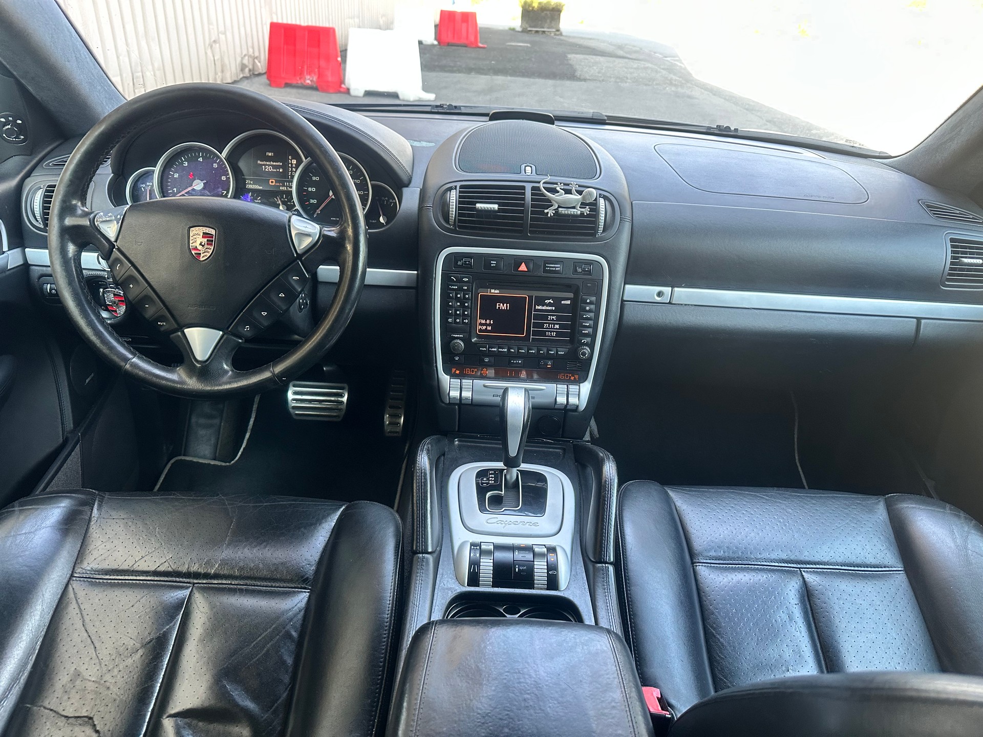 PORSCHE Cayenne Turbo-image-11