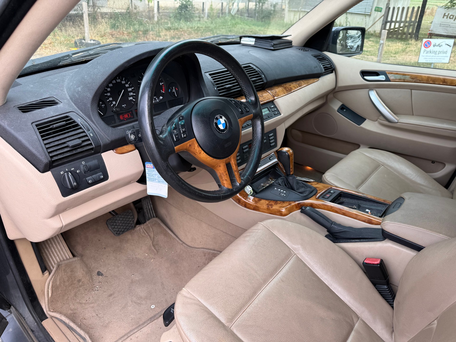 BMW X5 3.0i-image-11