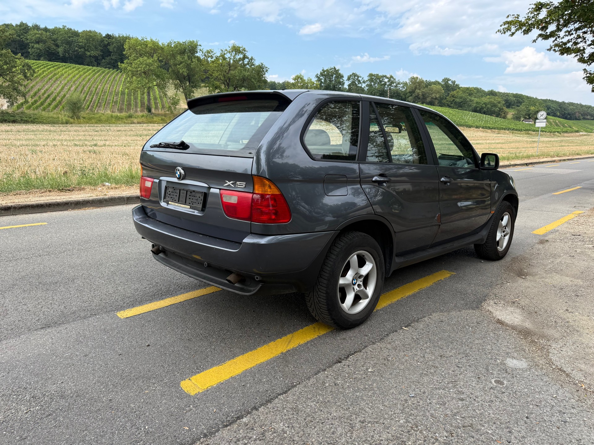 BMW X5 3.0i-image-3