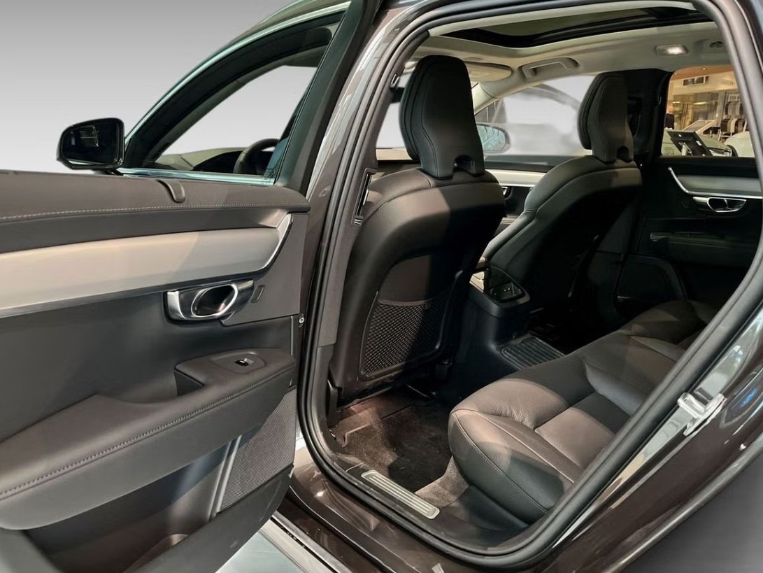 VOLVO V90 T6 eAWD Plug in Hybrid Ultra Bright Geartronic-image-8