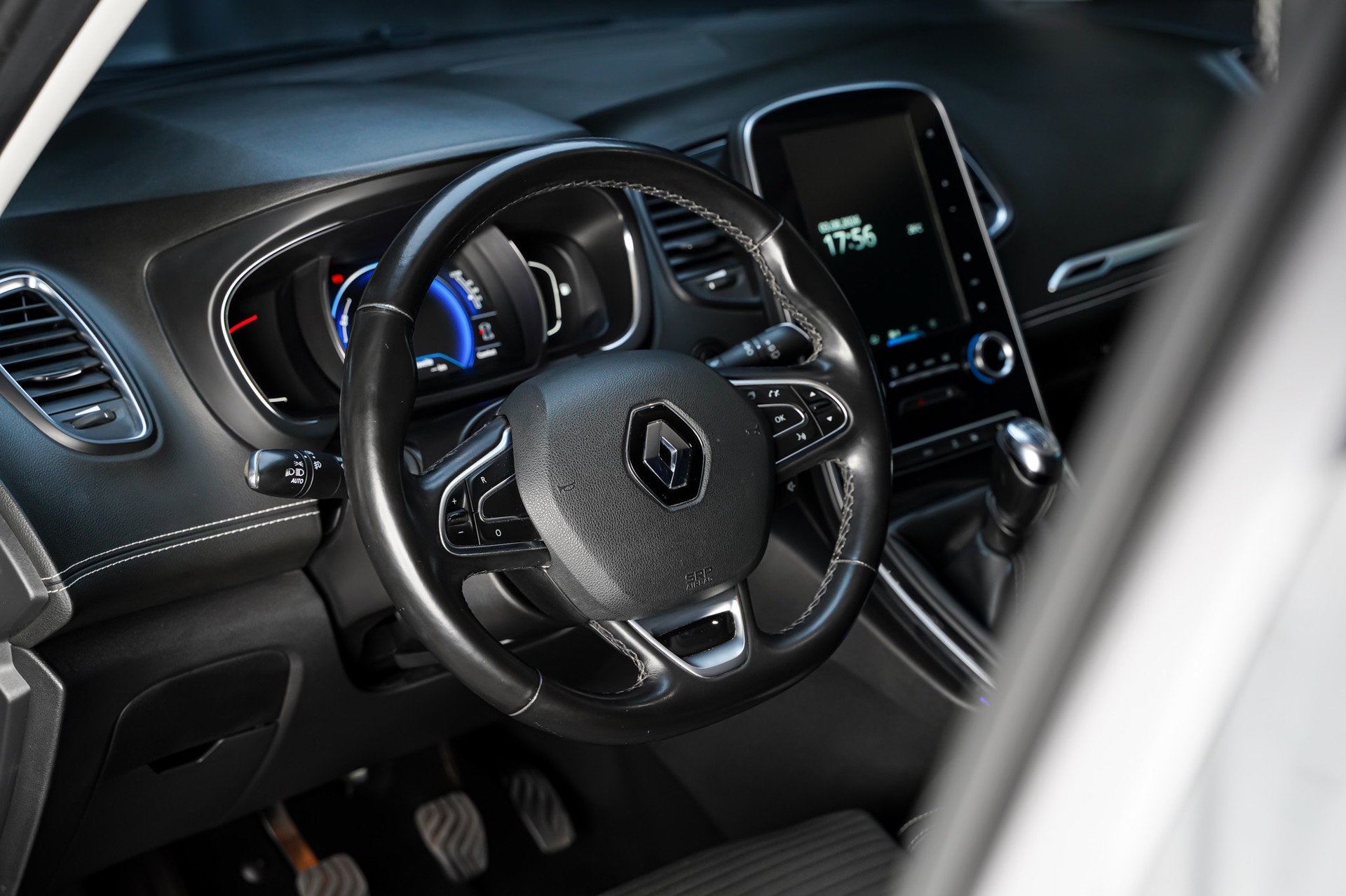 RENAULT Grand Scénic 1.6 dCi Bose-image-8