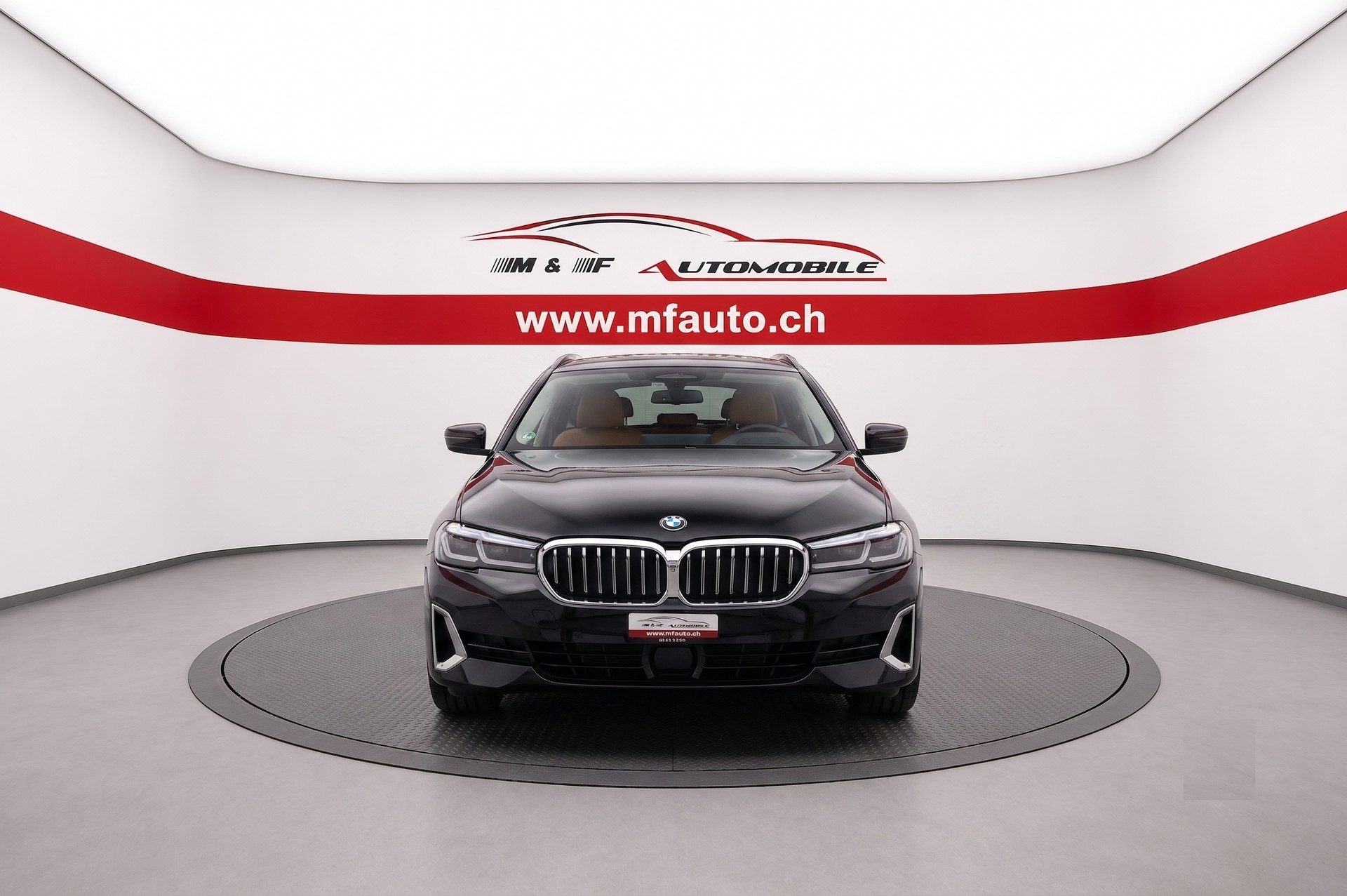 BMW 530d xDrive Touring * Luxury Line * CH FAHRZEUG *-showroom-element-1