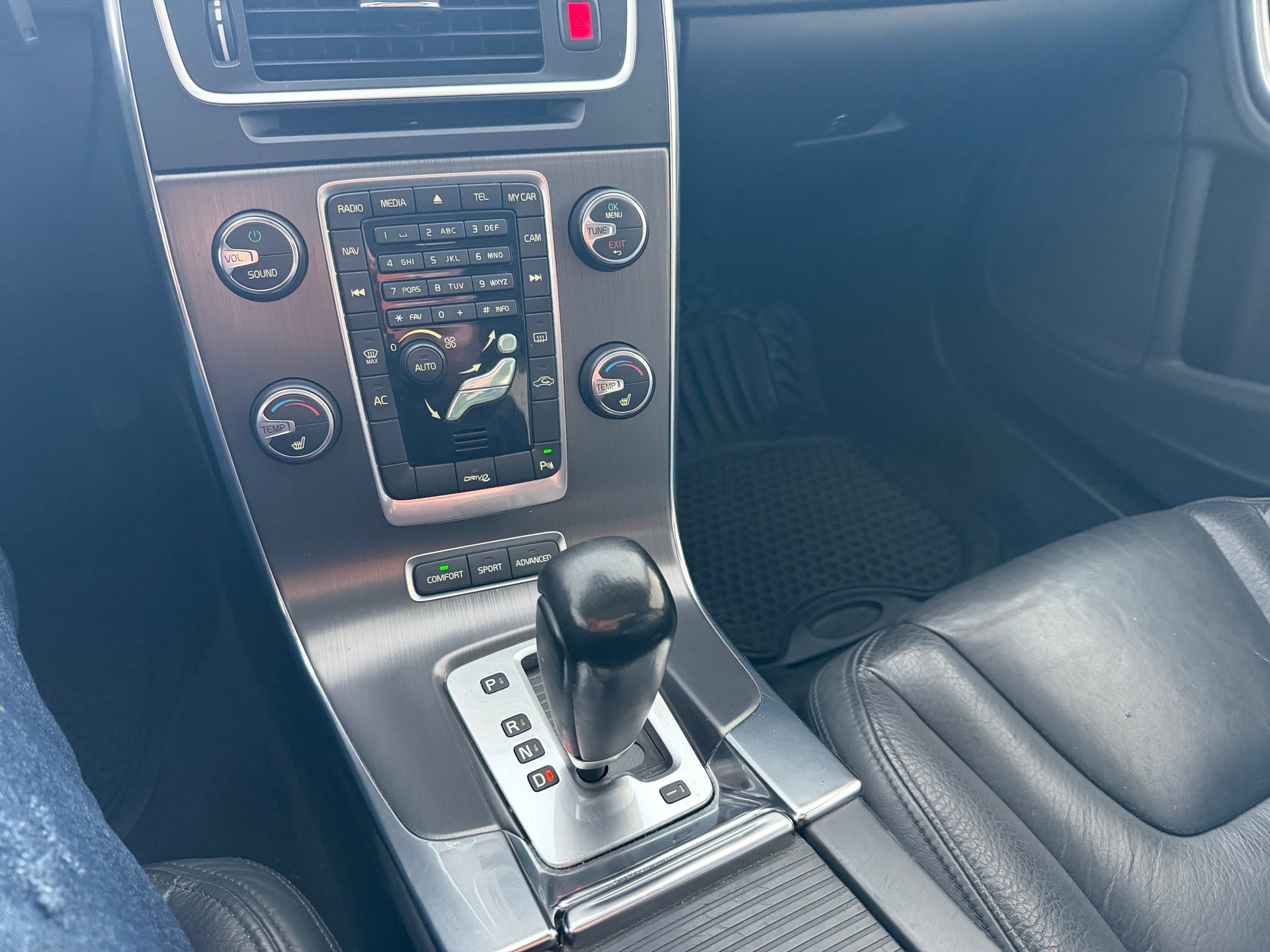 VOLVO S60 T4 Summum Powershift-image-14