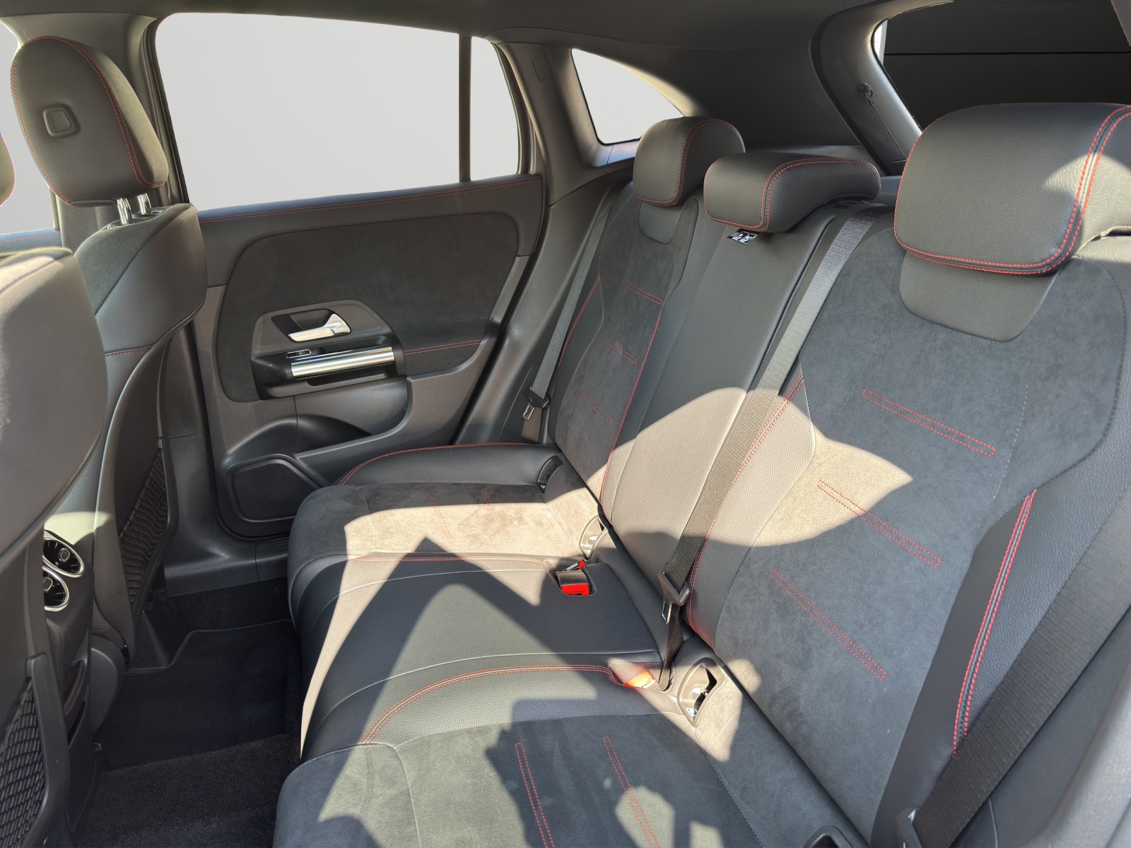 MERCEDES-BENZ GLA 250 4Matic AMG Line 8G-DCT-image-7