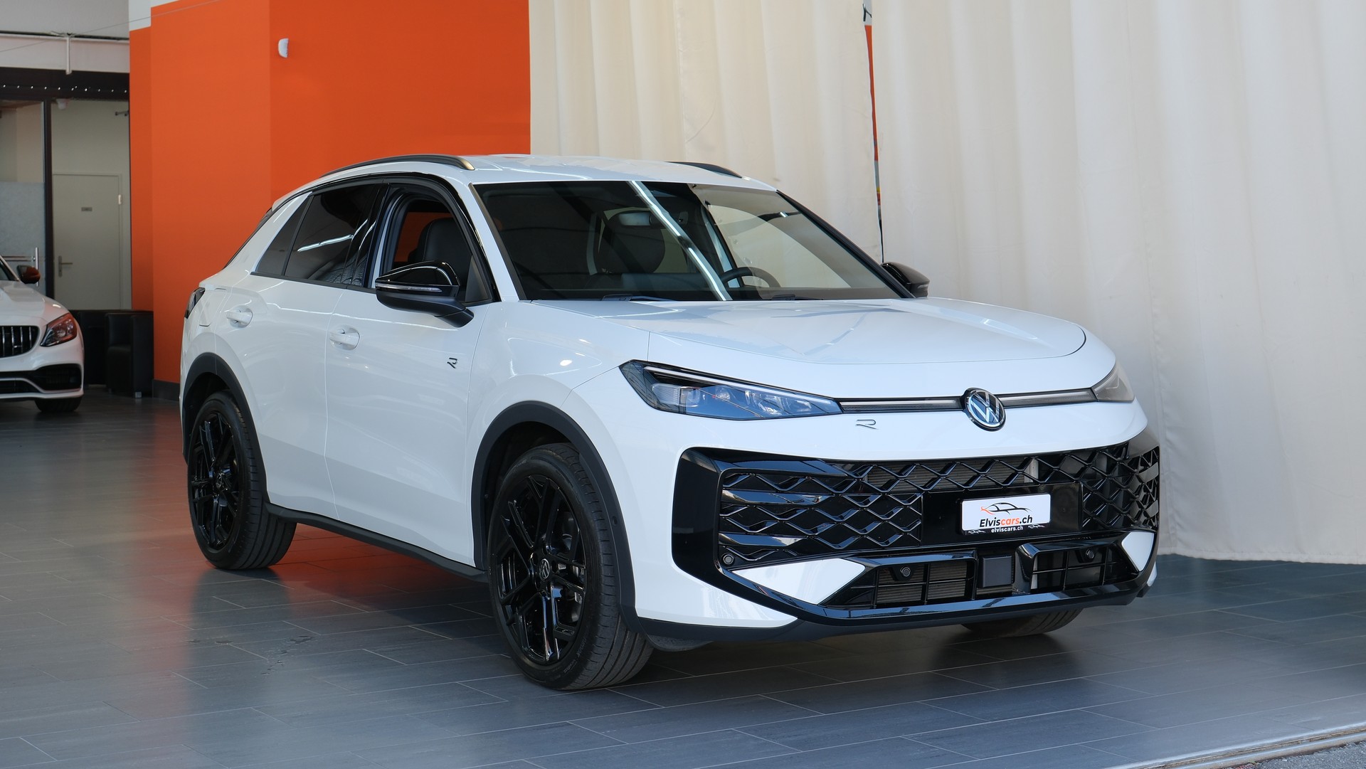 VW T-Roc 1.5 eTSI mHEV R-Line DSG " Black Style "-showroom-element-1