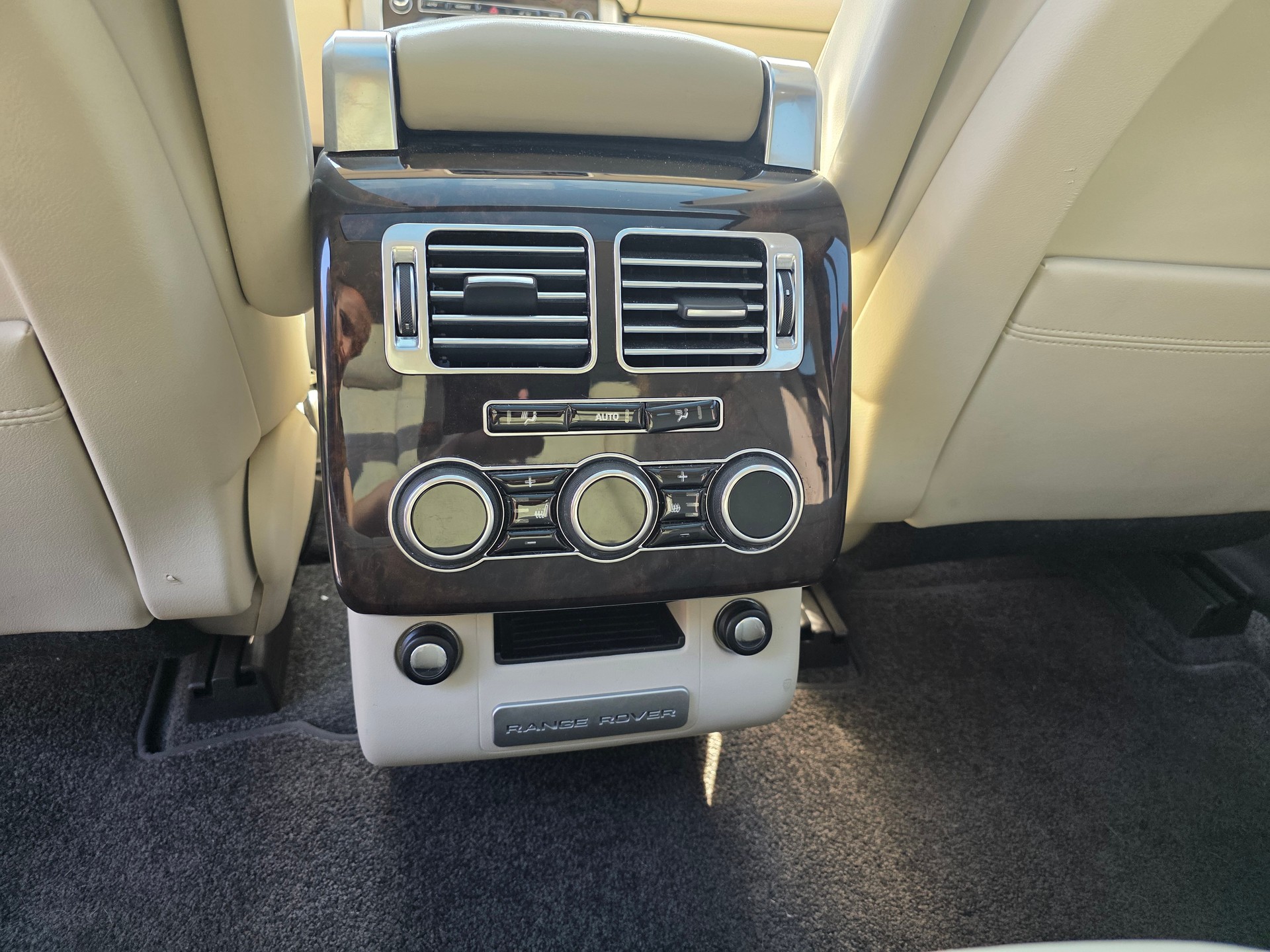 LAND ROVER Range Rover 4.4 SDV8 Vogue Automatic-image-10