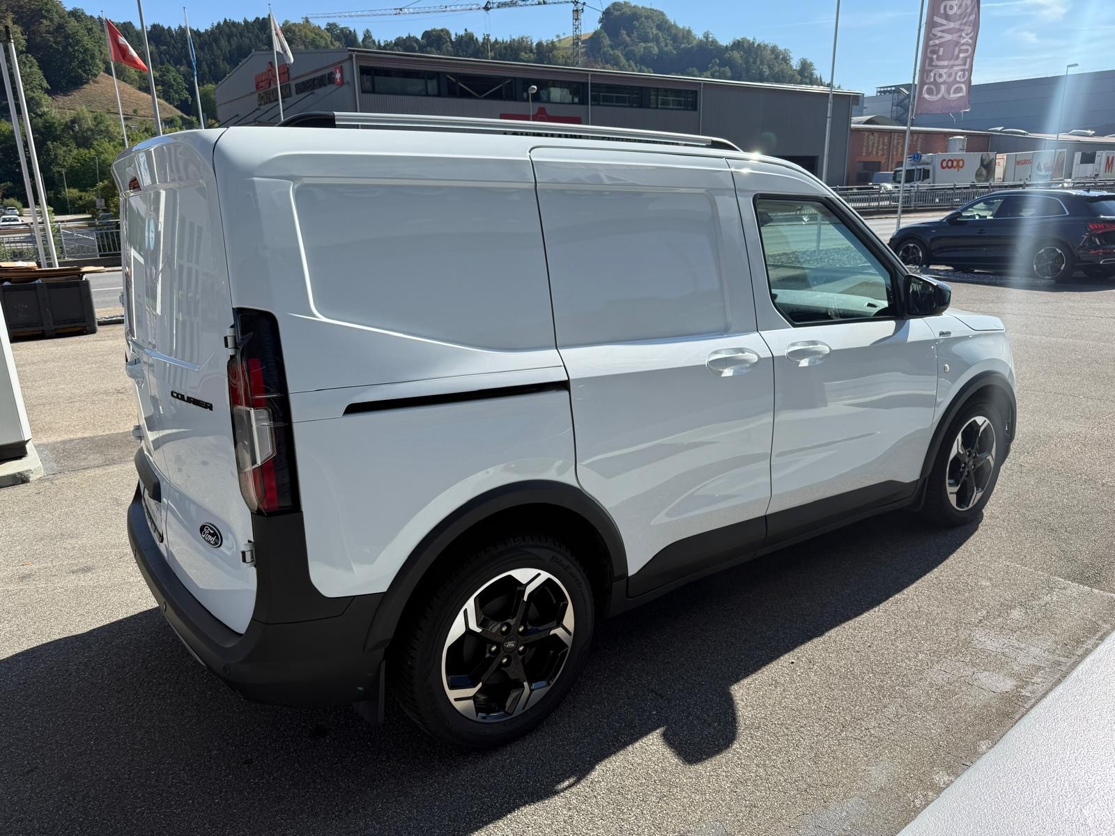 FORD Transit Courier Van 1.5 EcoBlue Active-showroom-element-1