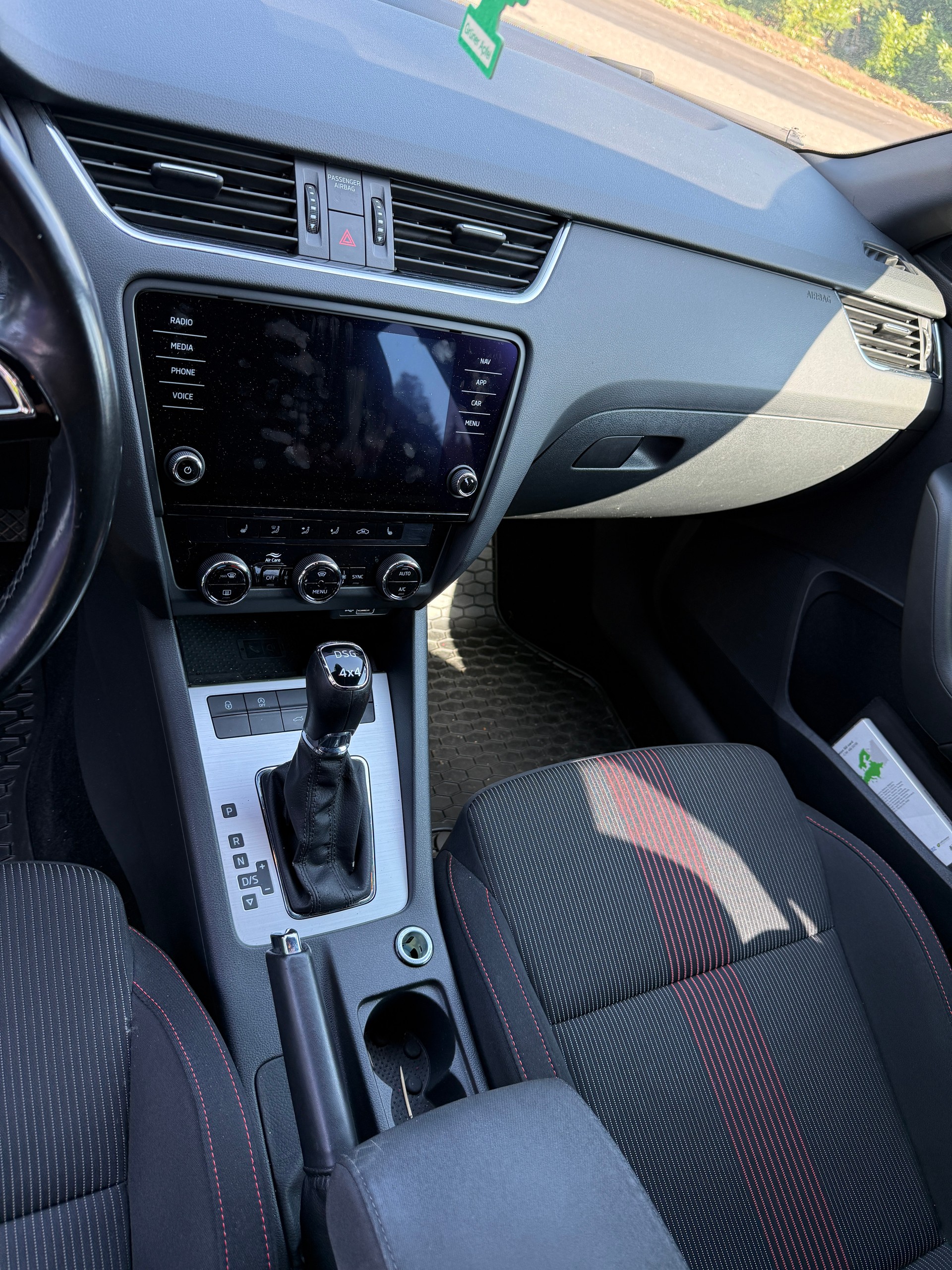 SKODA Octavia Combi 2.0 TSI Style 4x4 DSG-image-5
