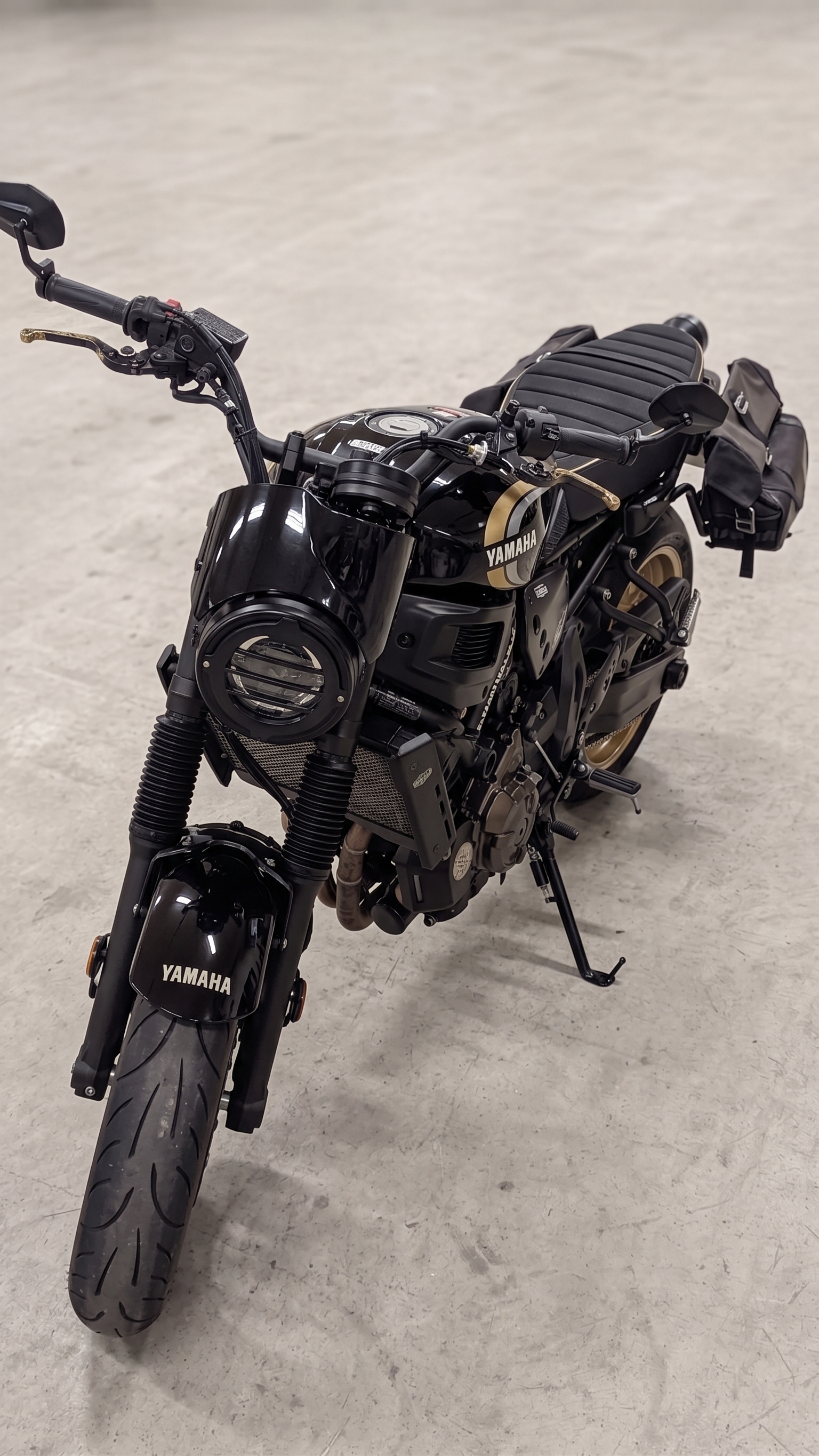YAMAHA XSR 700-image-1
