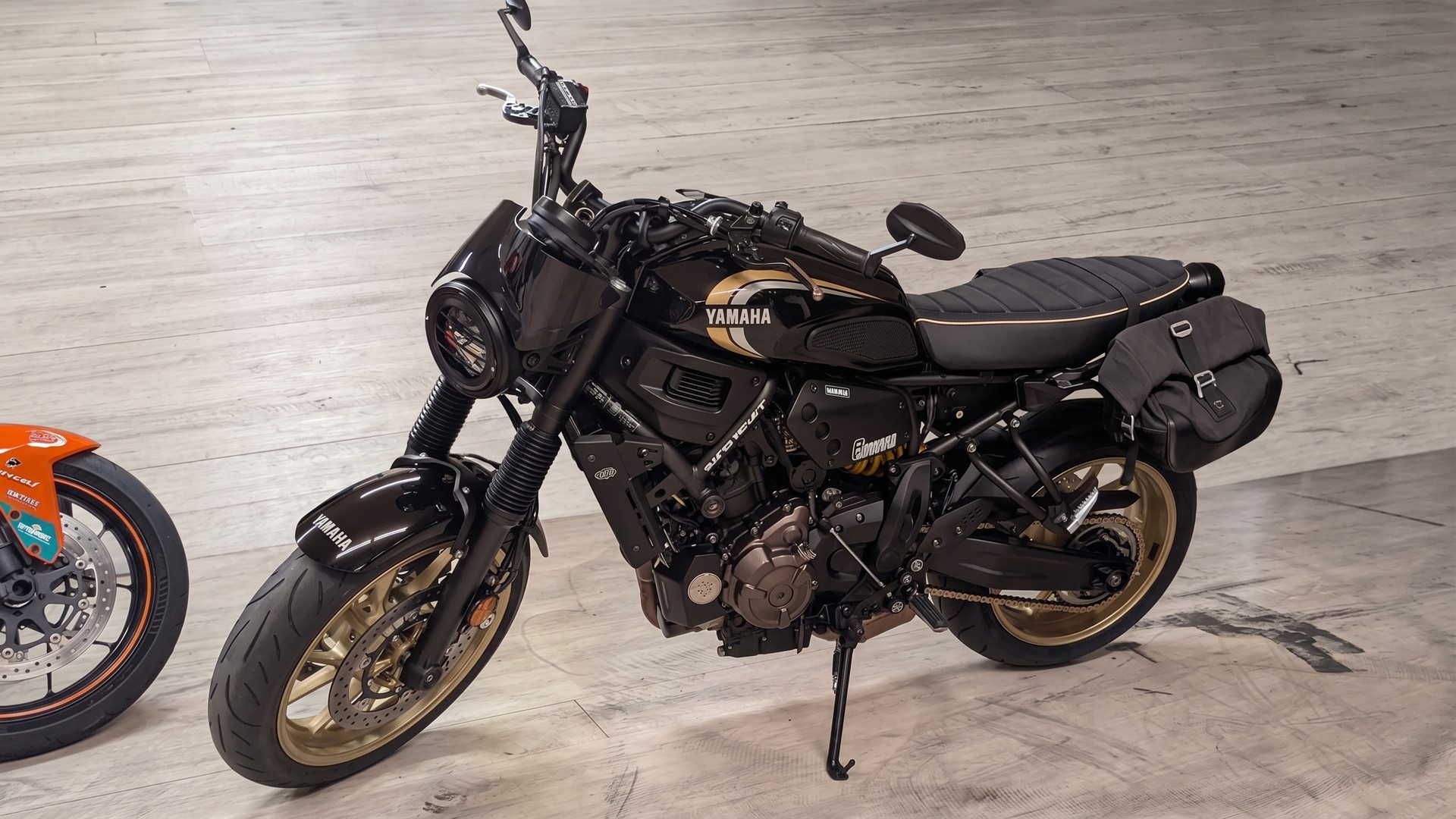 YAMAHA XSR 700-image-2