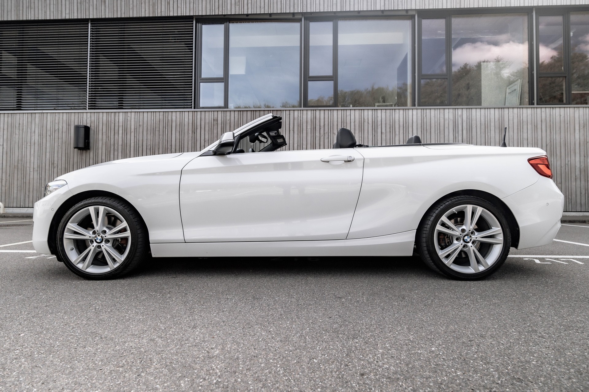 BMW 230i Steptronic * FRISCH AB MFK * TRAUMHAFTER ZUSTAND * TOP GEPFLEGTES FAHRZEUG *-showroom-element-1