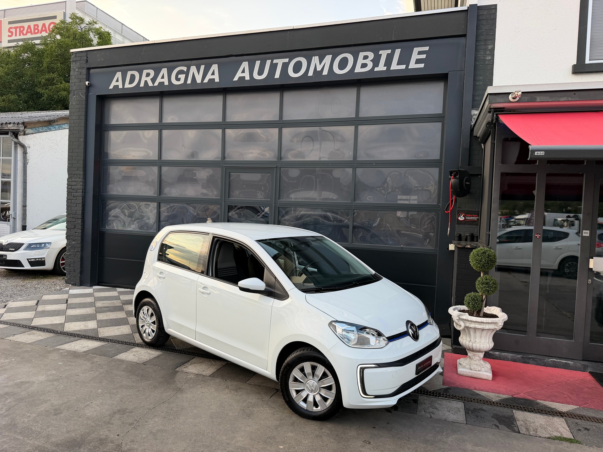 VW e-Up-showroom-element-2