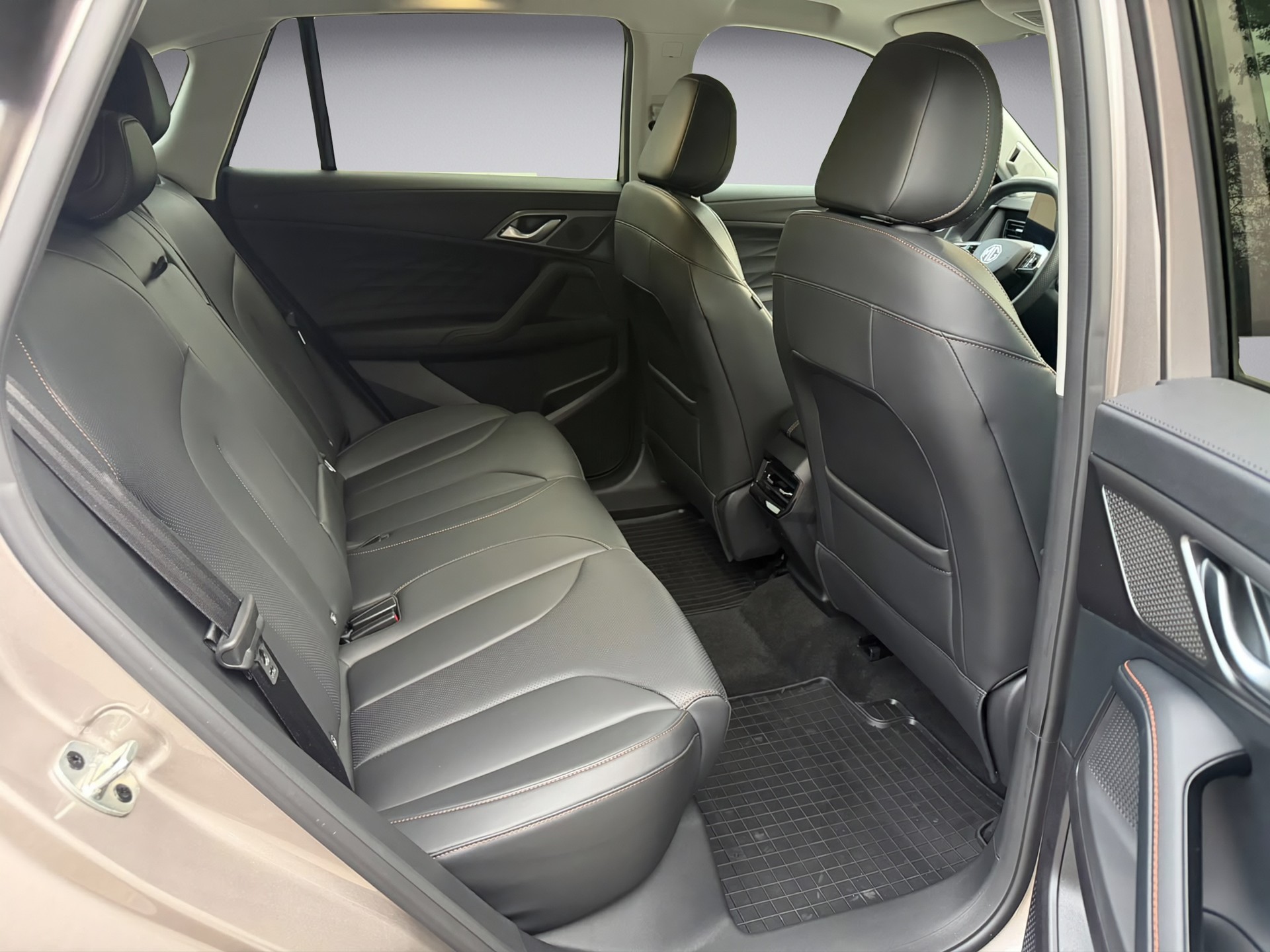 MG HS 1.5 T Luxury Automat * 170PS * 8fach *-image-11