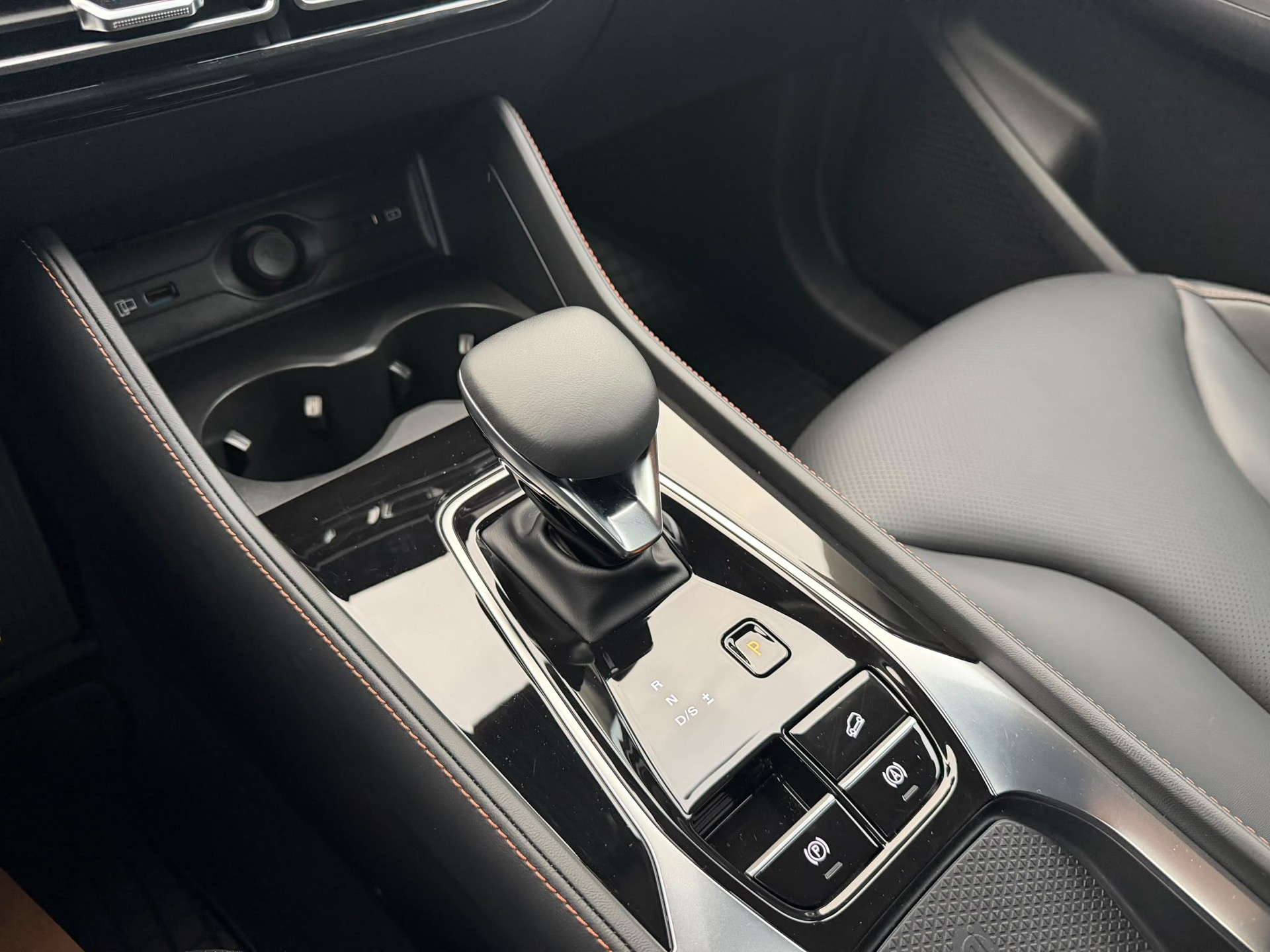 MG HS 1.5 T Luxury Automat * 170PS * 8fach *-image-19