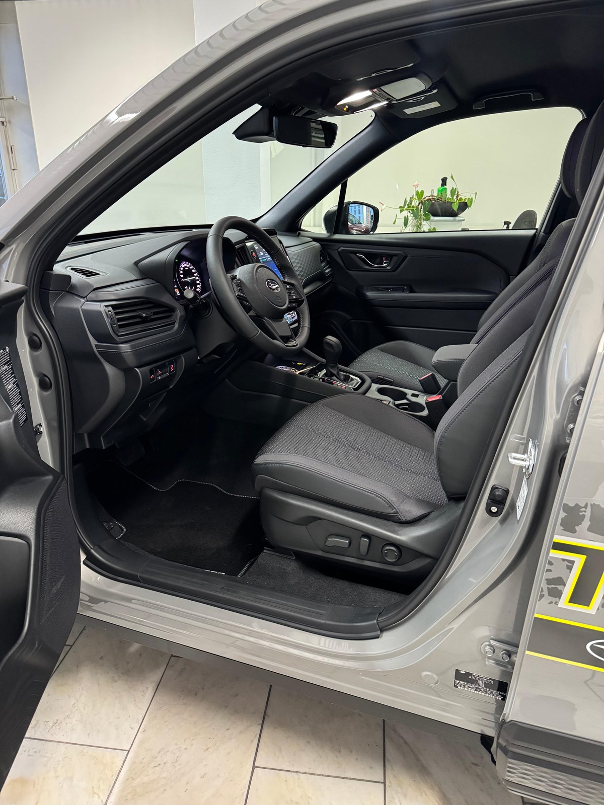 SUBARU Forester 2.0i e-Boxer Swiss Plus Lineartronic-image-8