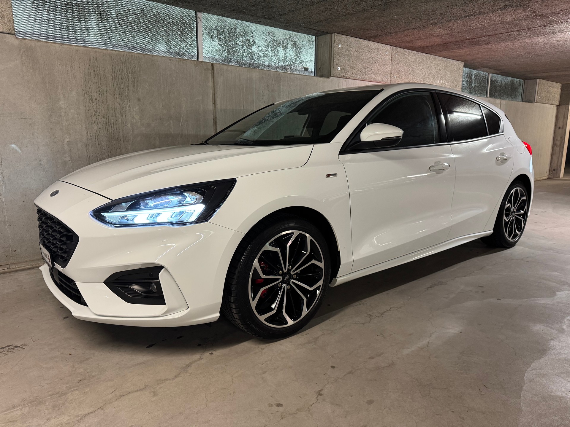 FORD Focus 1.5 SCTi ST Line X Automatic-image-6
