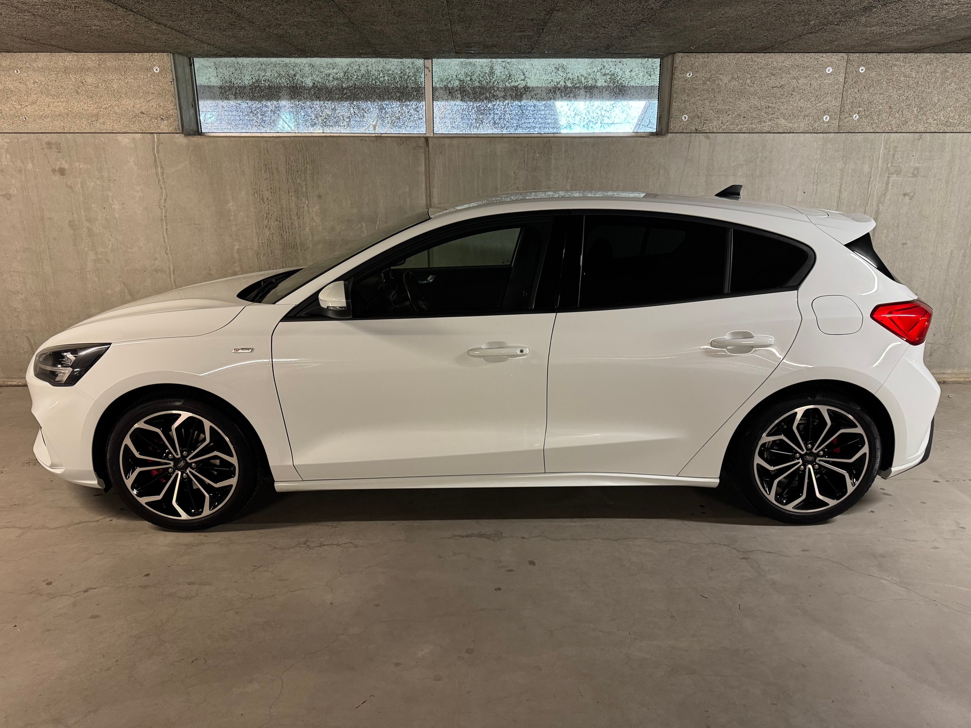 FORD Focus 1.5 SCTi ST Line X Automatic-showroom-element-1