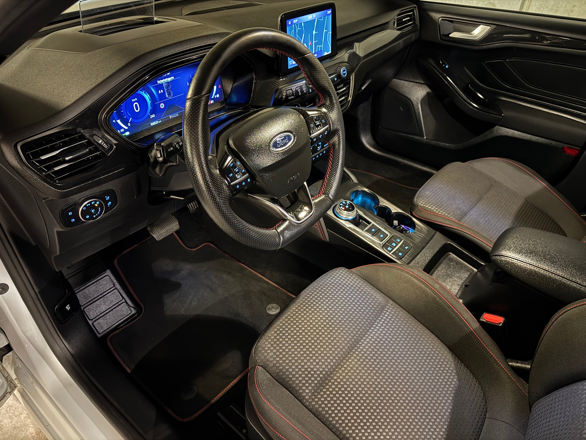 FORD Focus 1.5 SCTi ST Line X Automatic-image-18