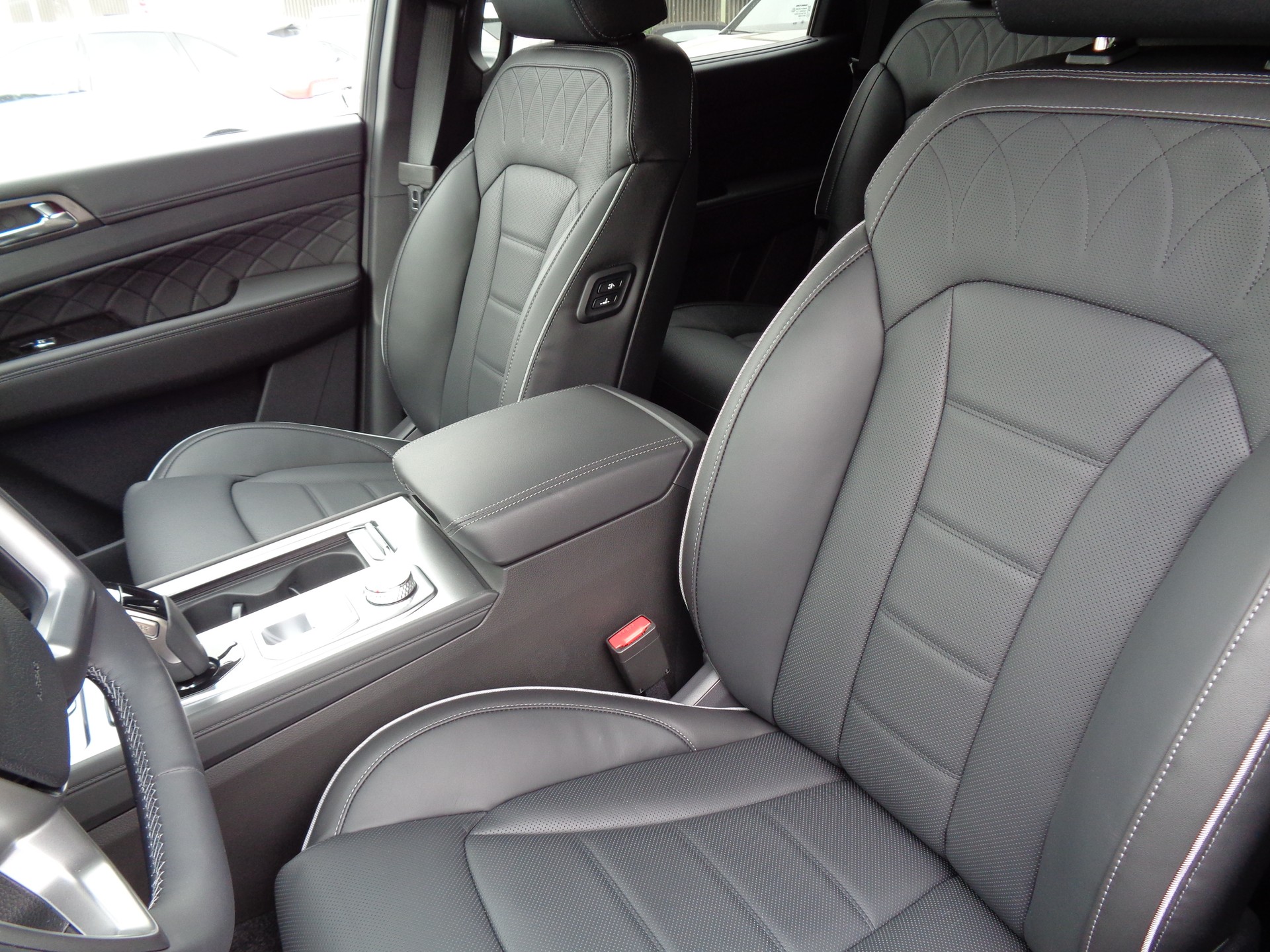 KGM-SsangYong Rexton 2.2 CRDi Blackline 4WD AT-image-4