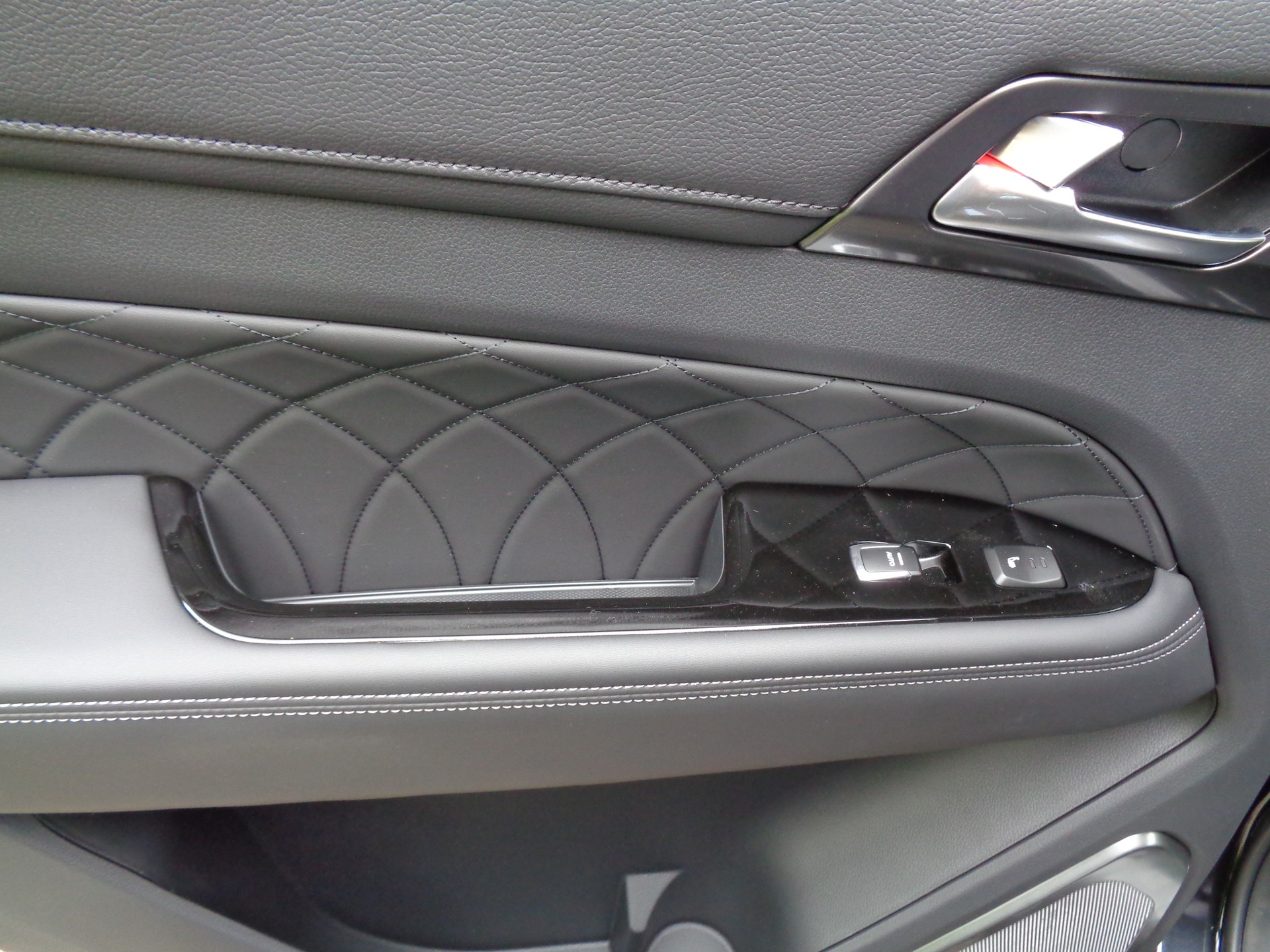KGM-SsangYong Rexton 2.2 CRDi Blackline 4WD AT-image-9
