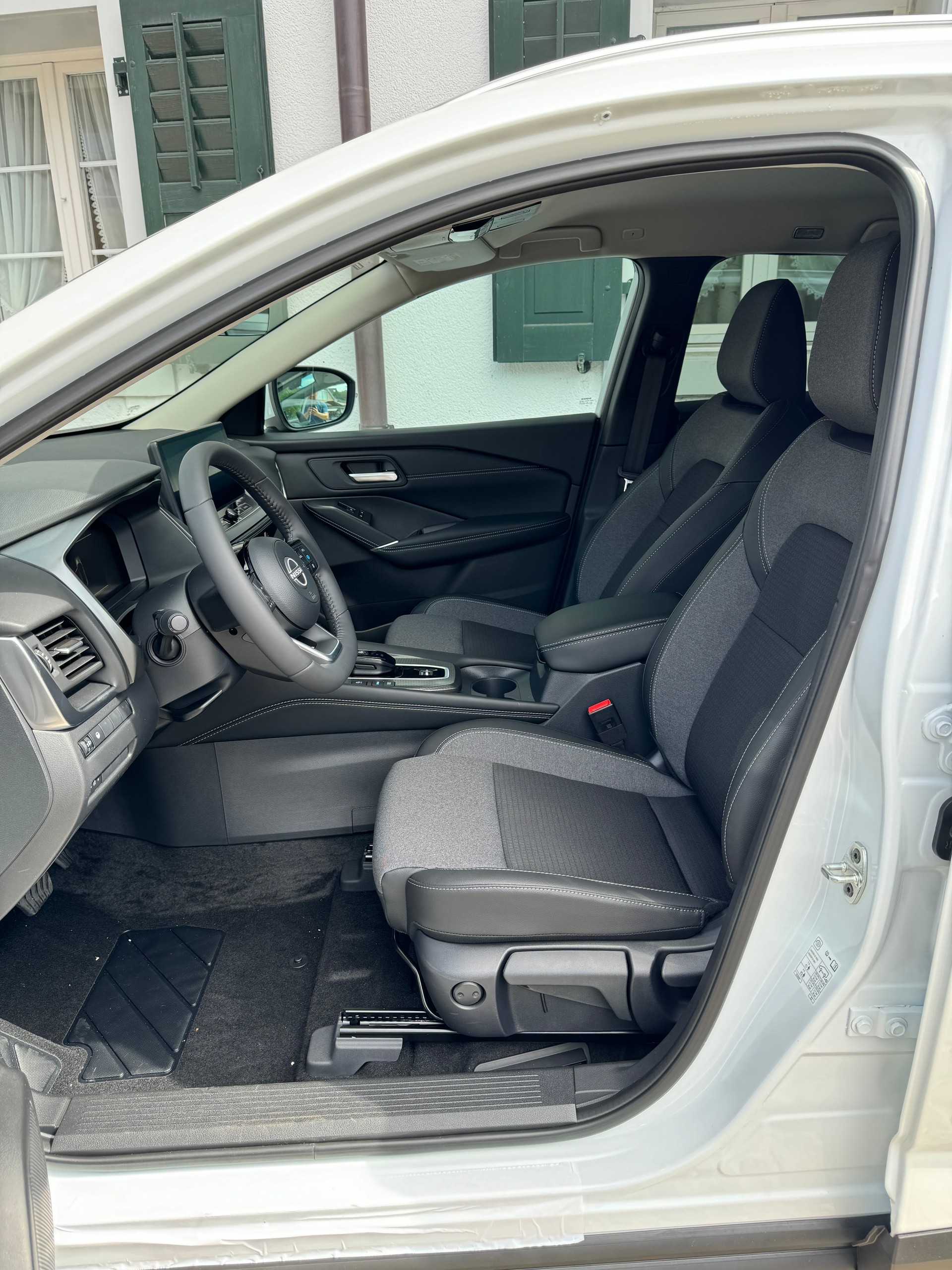 NISSAN Qashqai 1.5 VC-T e-Power N-Connecta-image-14