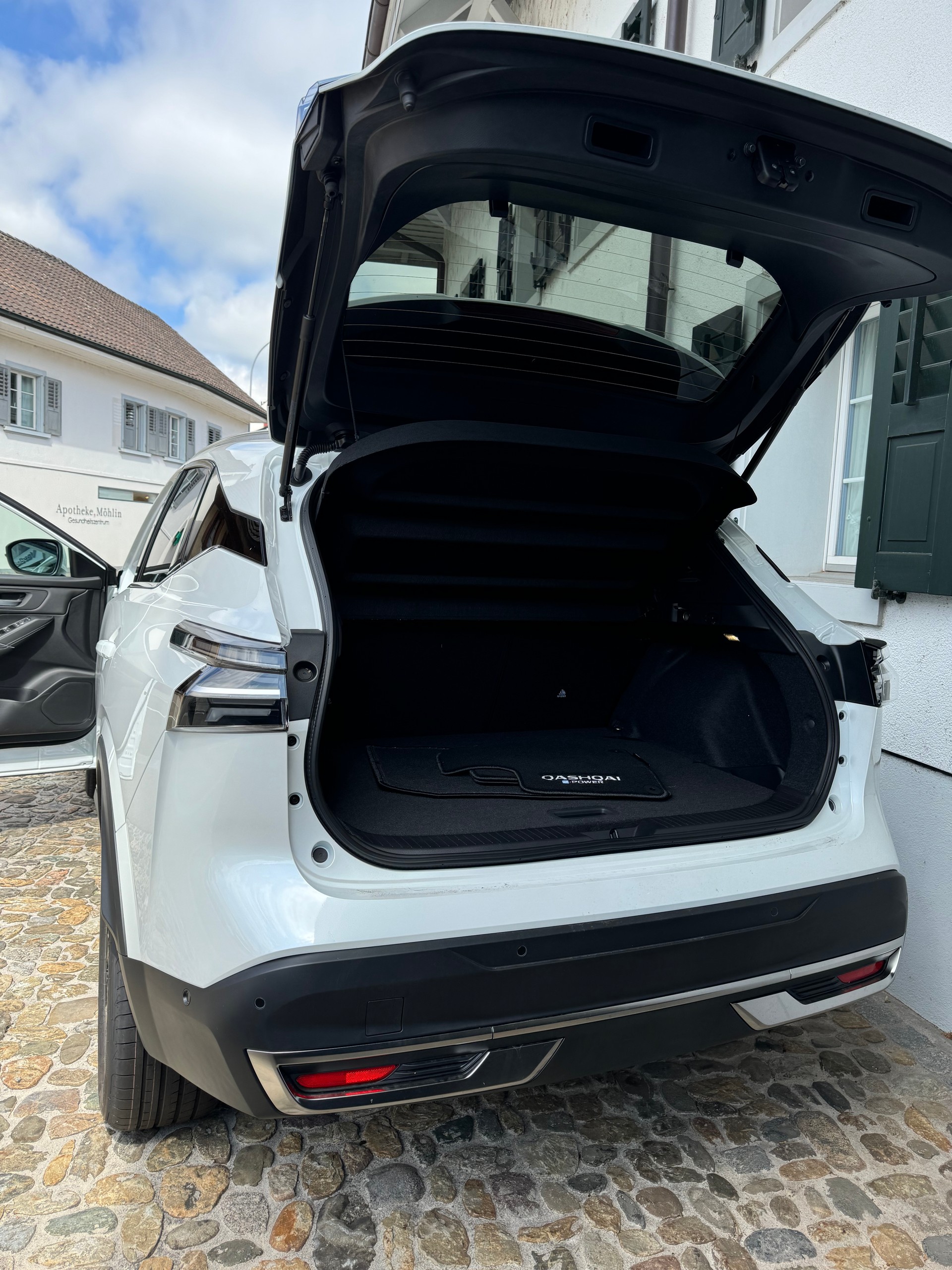 NISSAN Qashqai 1.5 VC-T e-Power N-Connecta-image-12