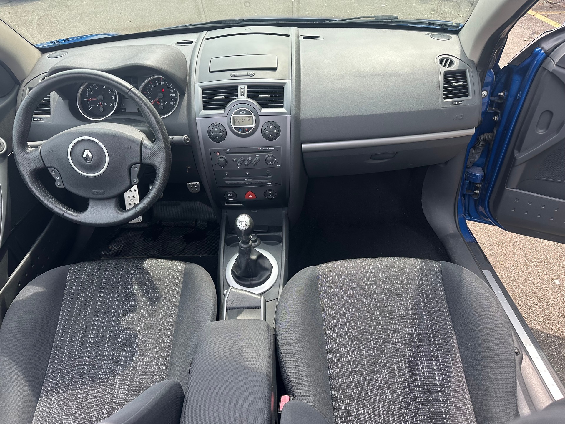 RENAULT Mégane C-C 2.0 16V Exception-image-14
