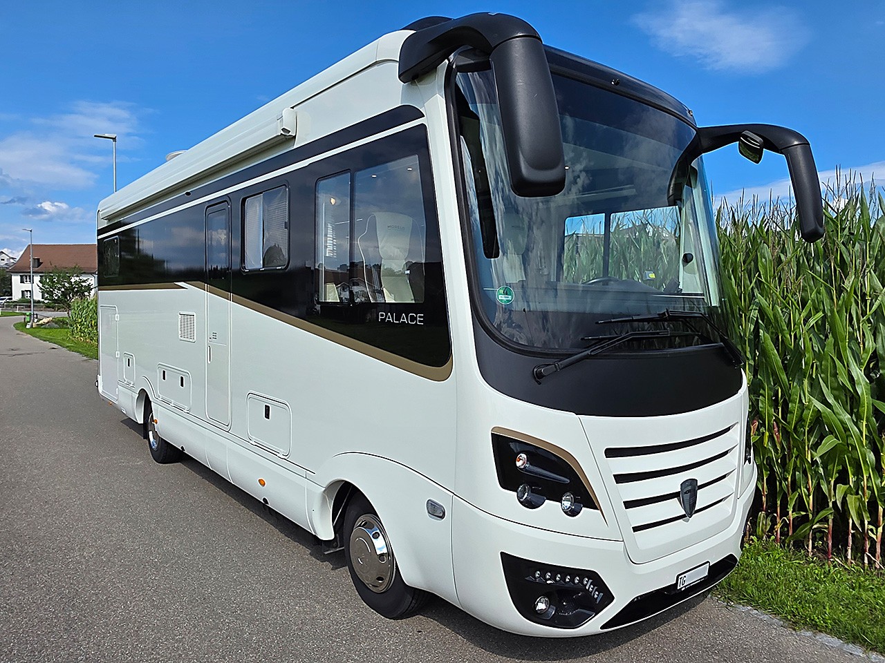 MORELO PALACE 90 LBX AUF IVECO EUROCARGO 7,49 t