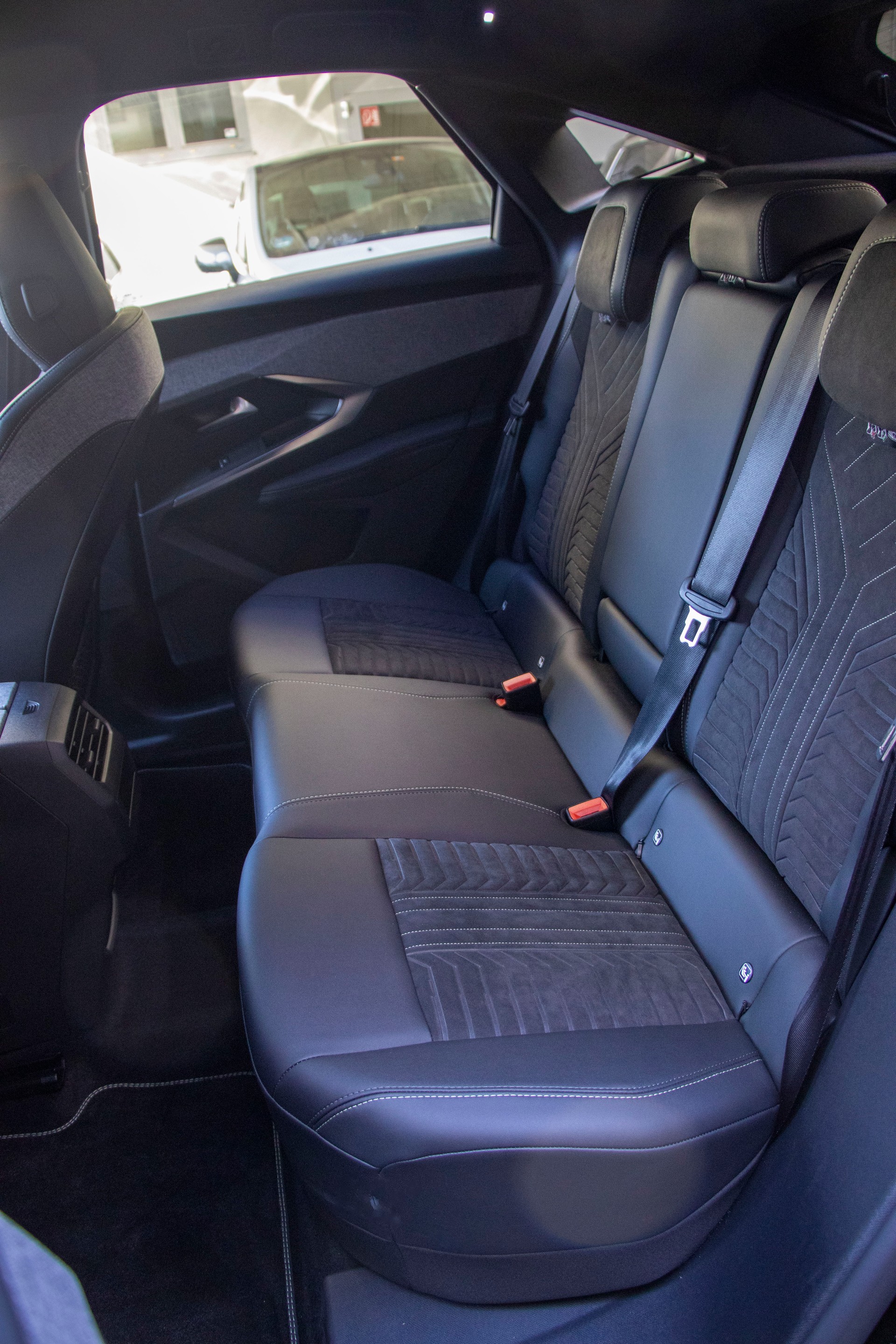 PEUGEOT 3008 145 e-DCS6 Hybrid GT-image-8