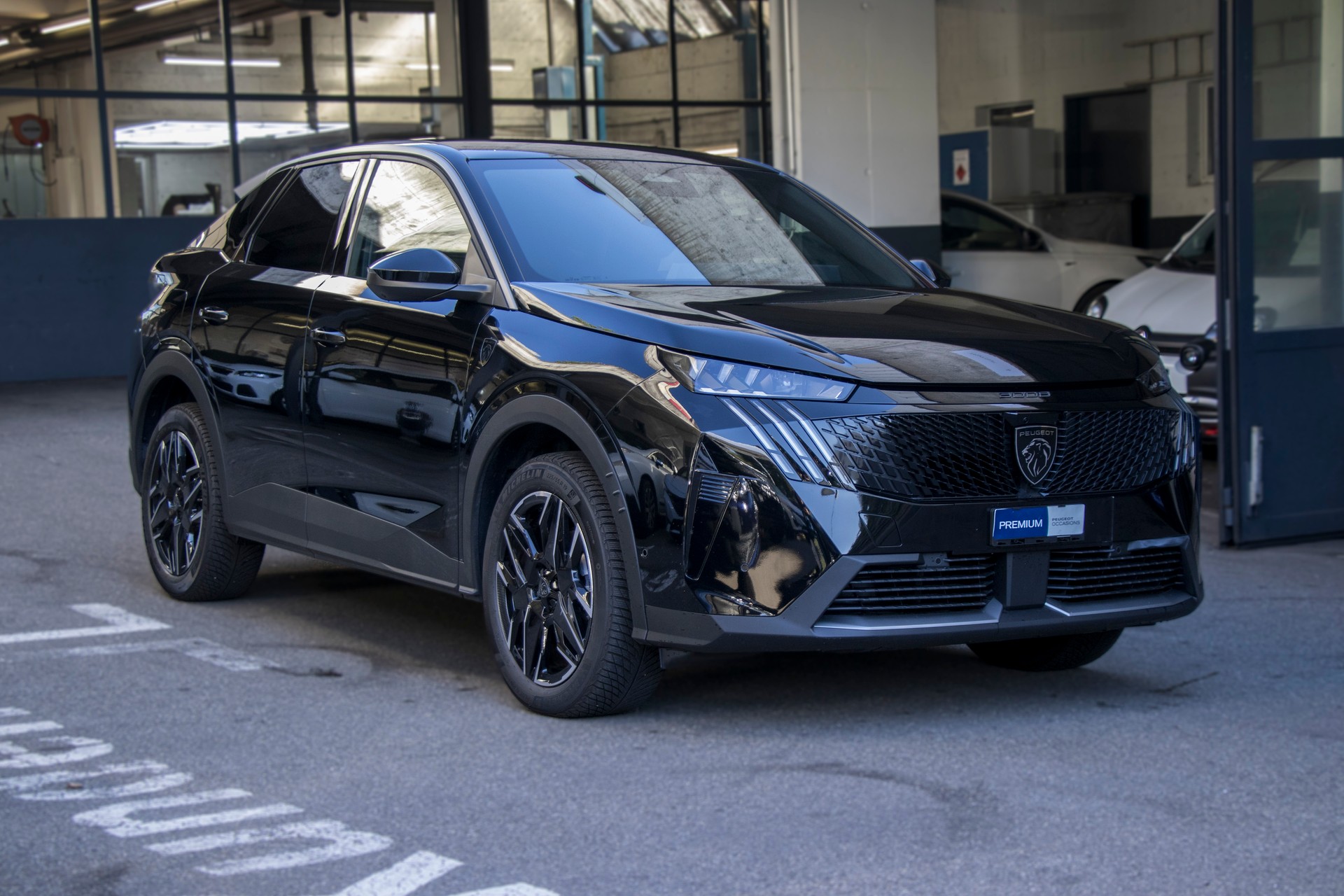 PEUGEOT 3008 145 e-DCS6 Hybrid GT-showroom-element-3