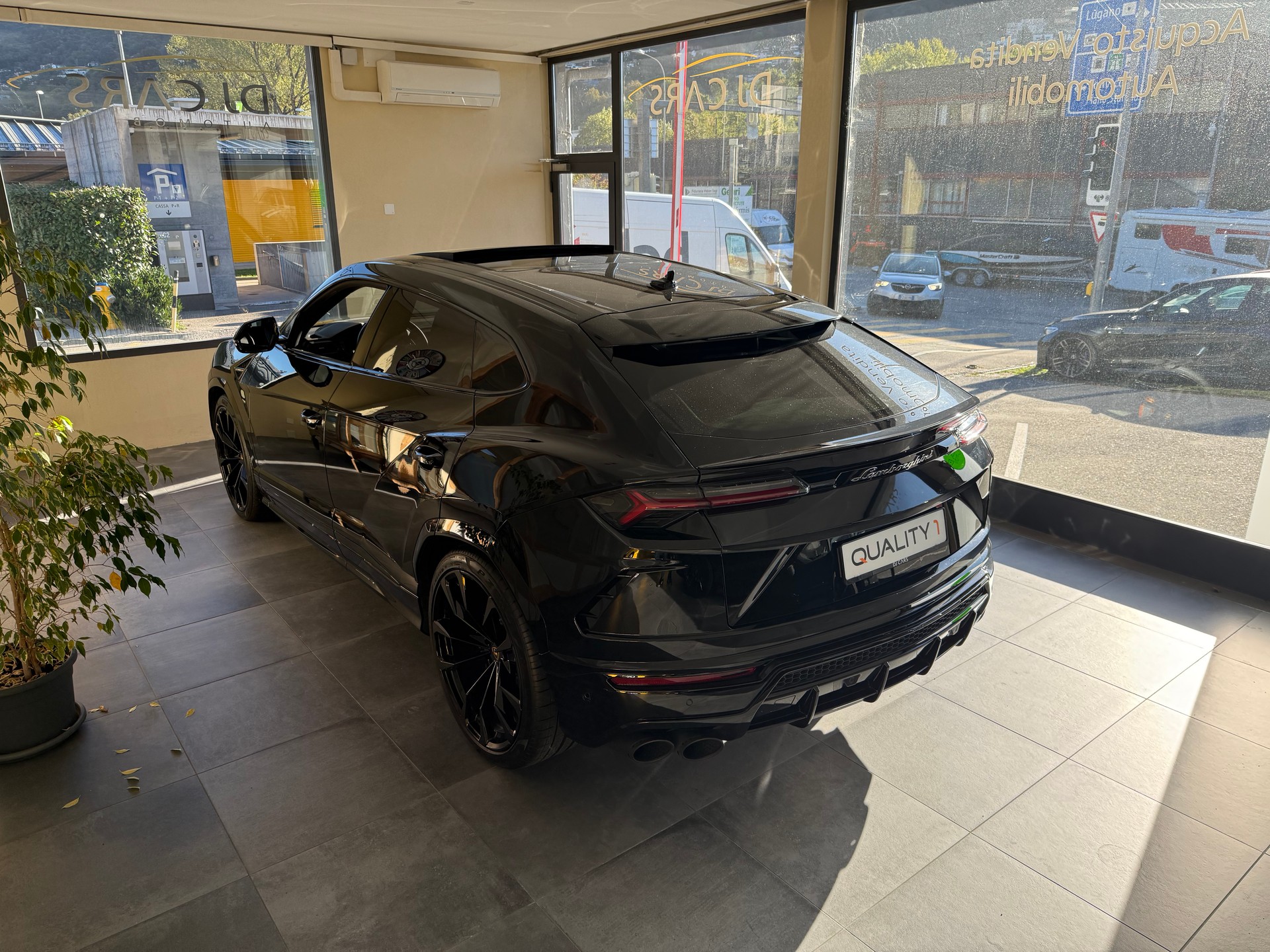 LAMBORGHINI Urus E-Gear-image-4