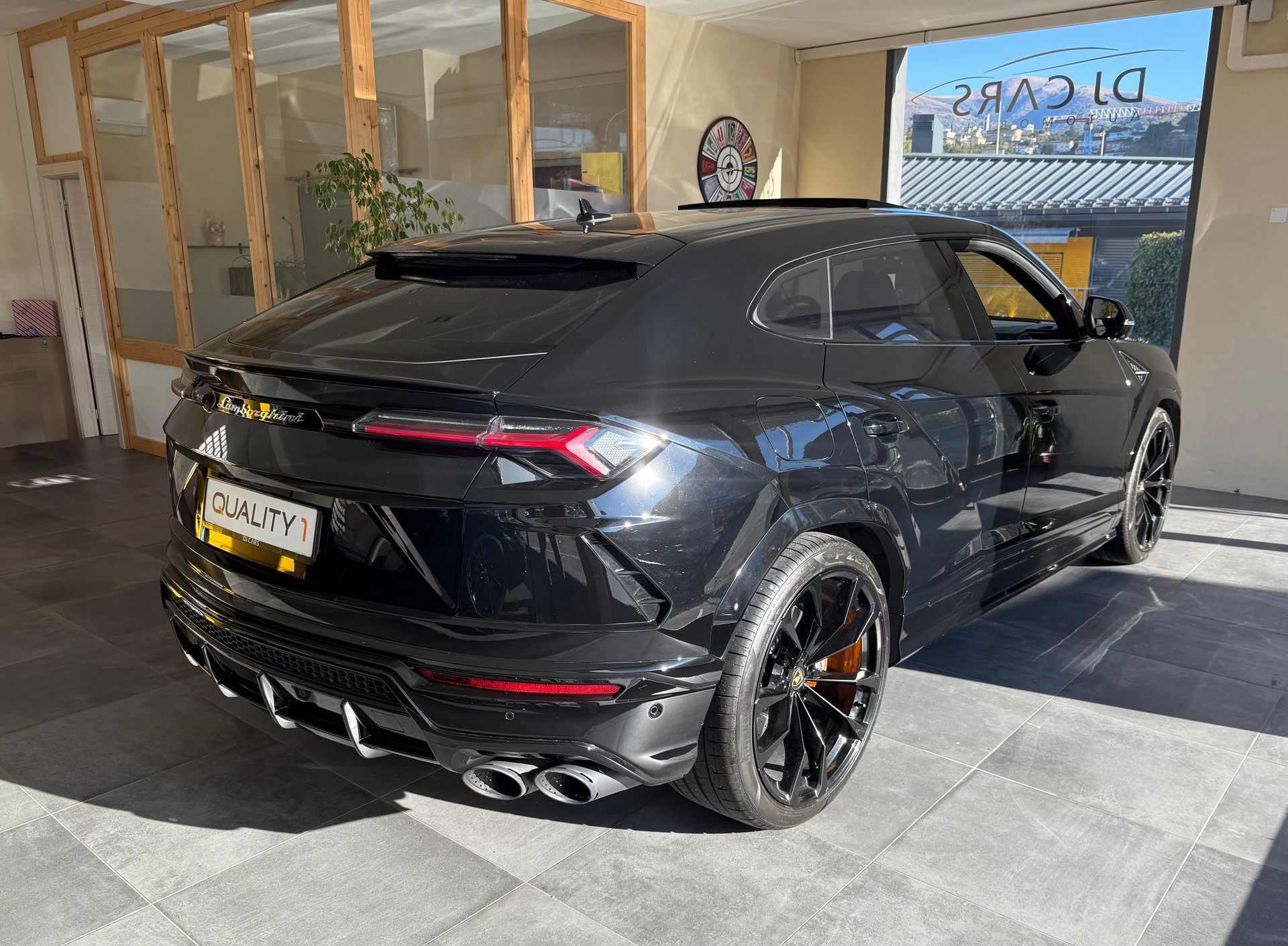 LAMBORGHINI Urus E-Gear-image-2