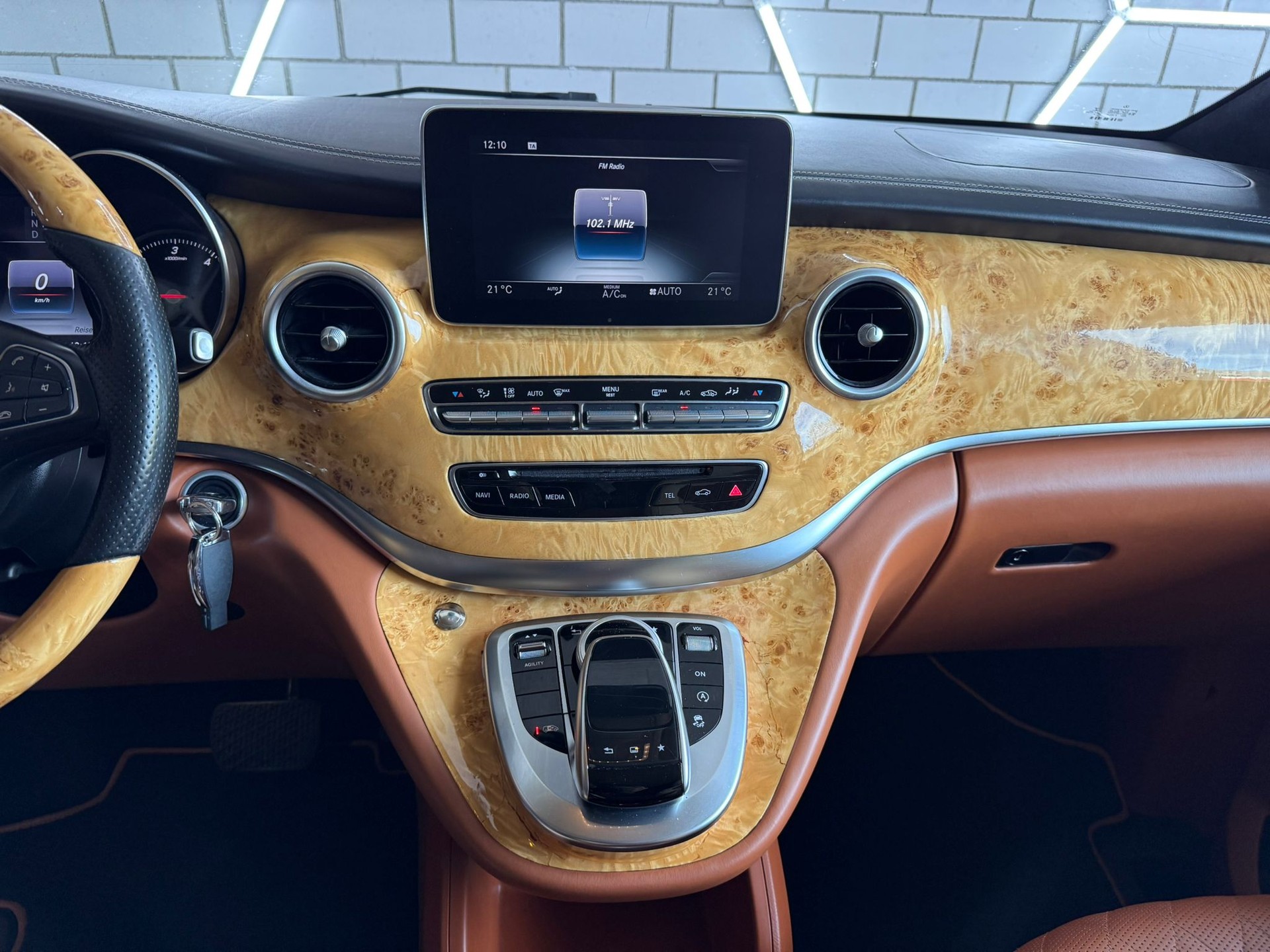 MERCEDES-BENZ V 250 d extralang 4Matic 7G-Tronic VIP-image-8
