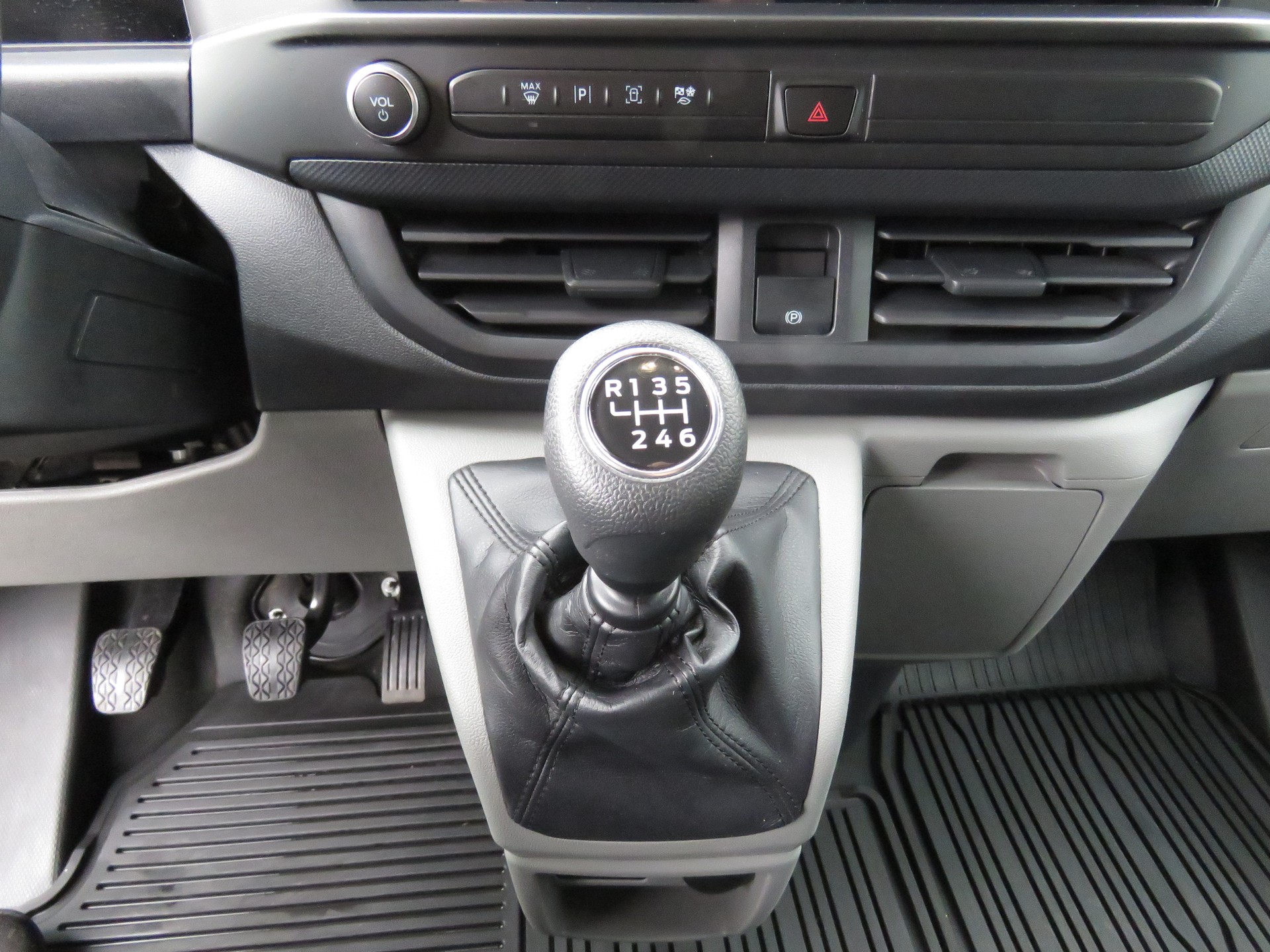 FORD Transit Custom Van 280 L1H1 Trend (NL 864 kg)-image-12